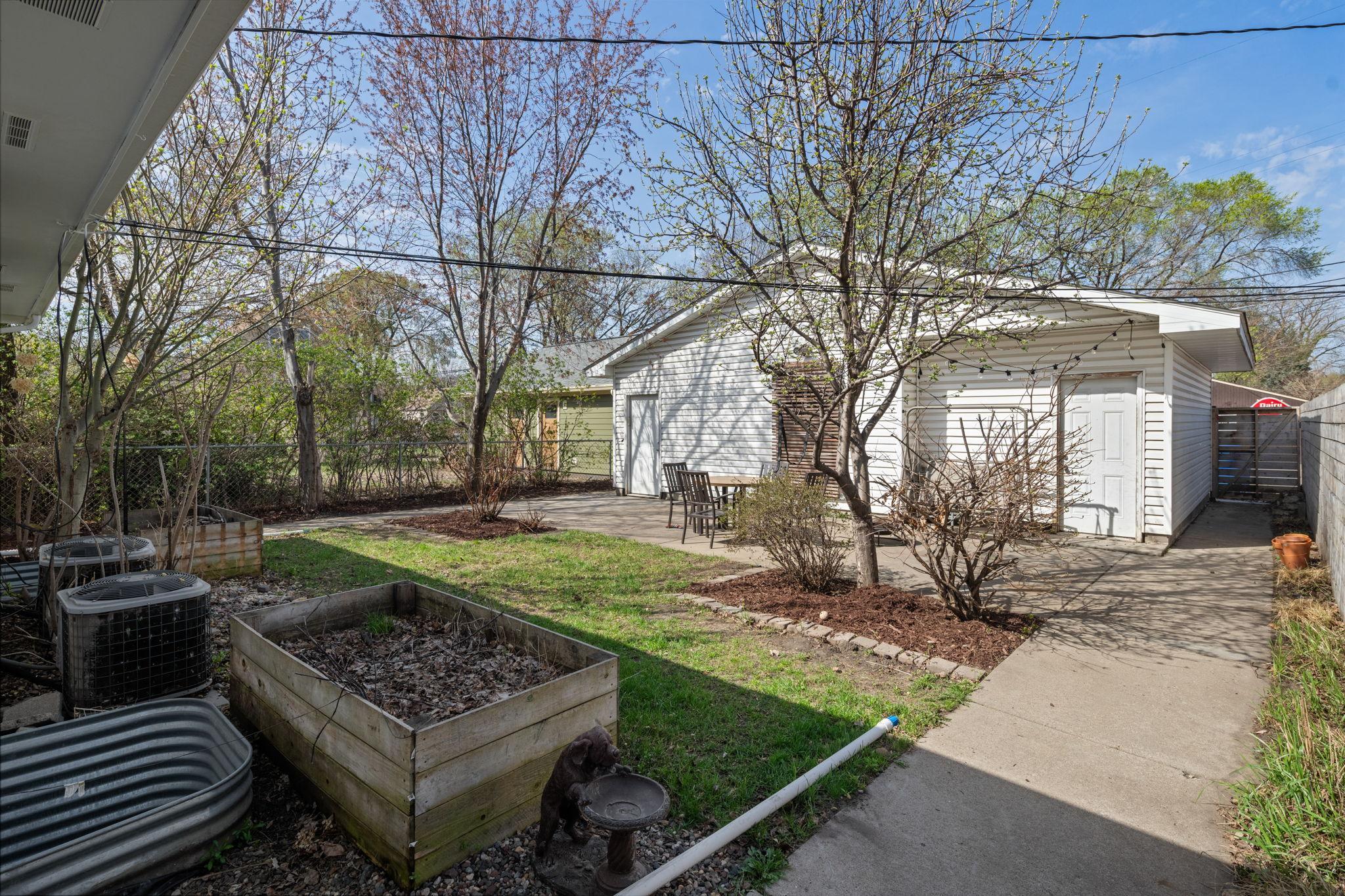 2416 Quincy Street NE