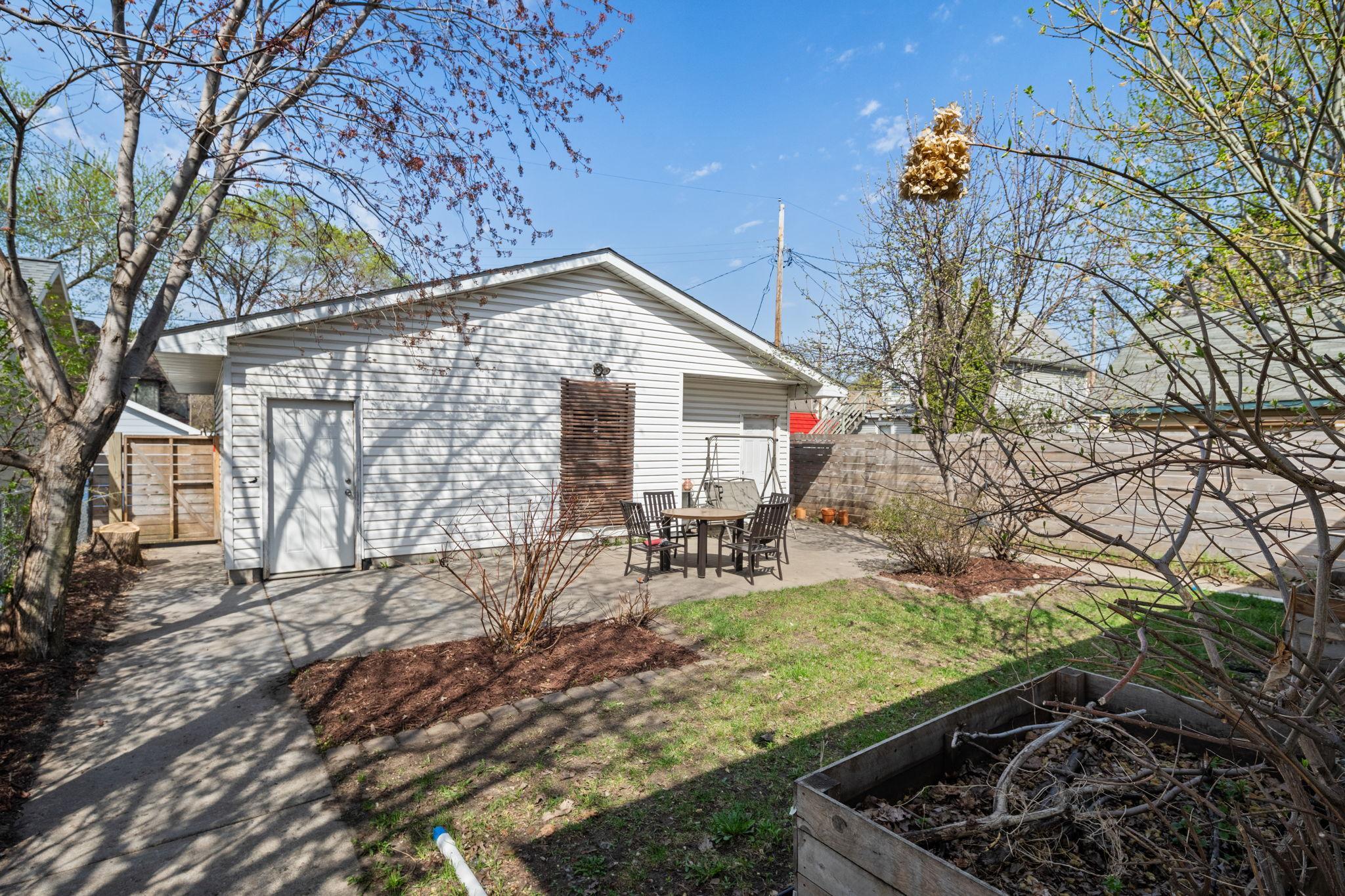 2416 Quincy Street NE