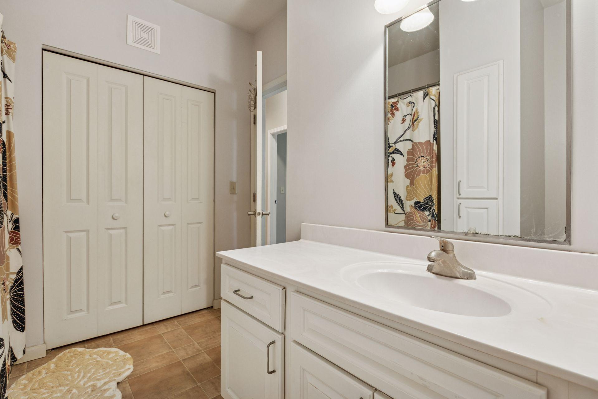 2803 E 38th Street Unit: 204