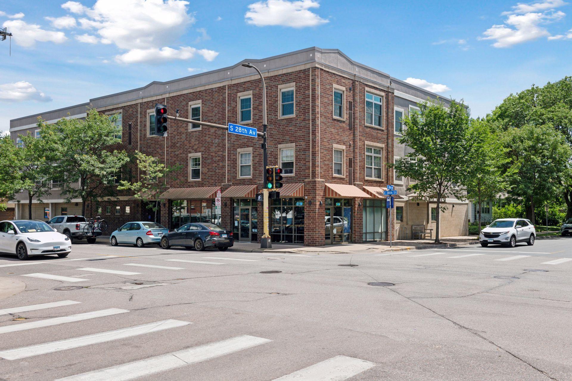 2803 E 38th Street Unit: 204