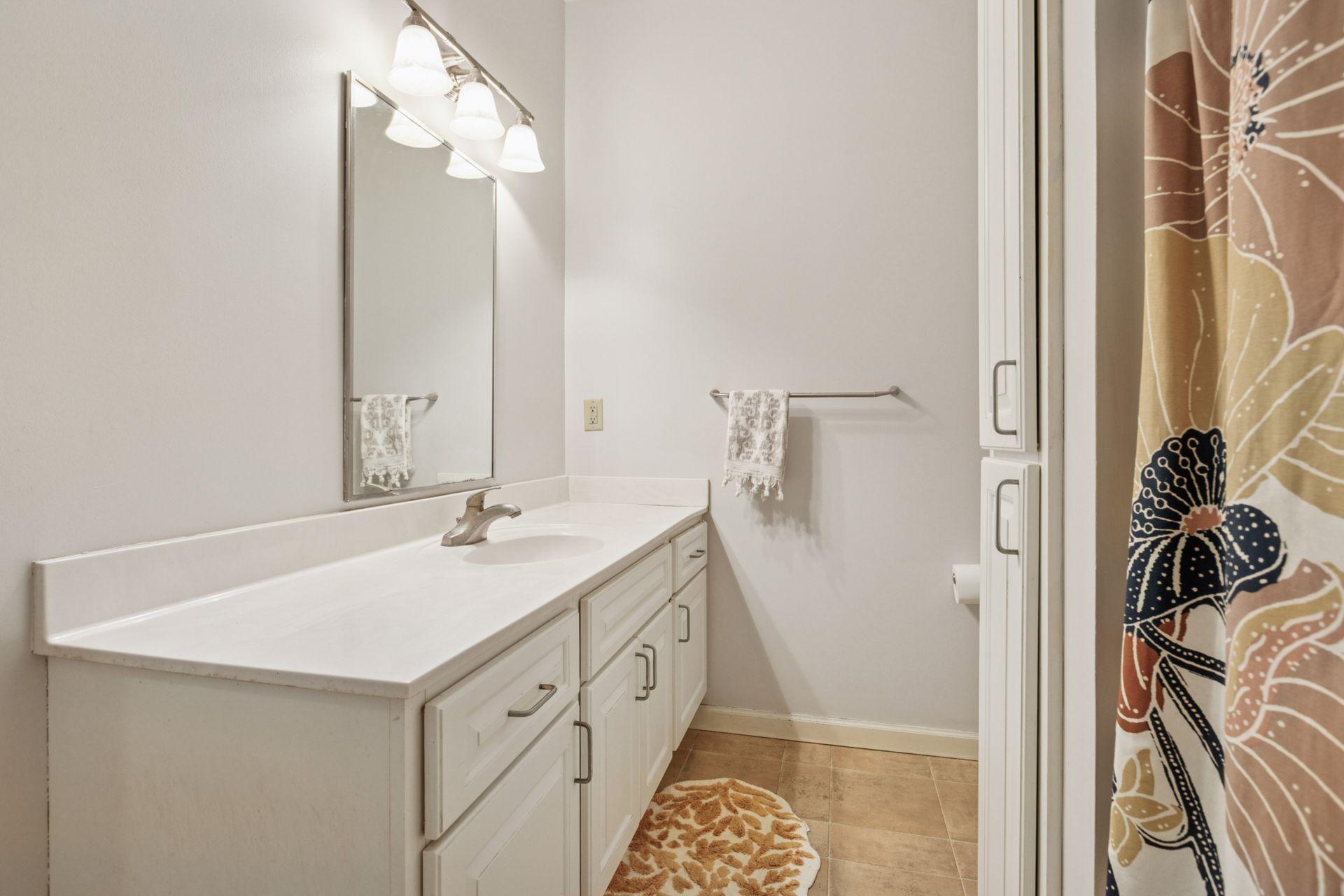 2803 E 38th Street Unit: 204