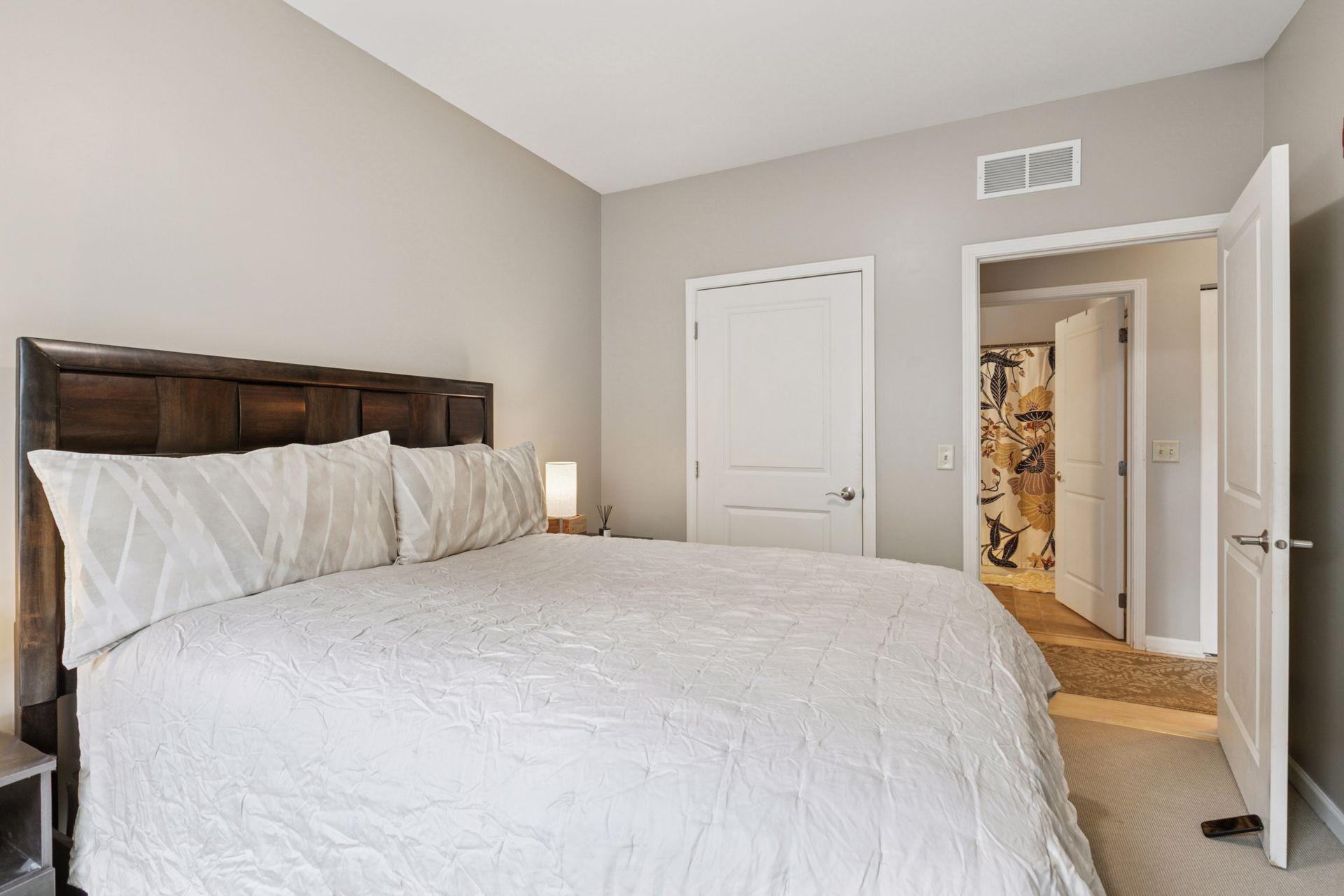 2803 E 38th Street Unit: 204
