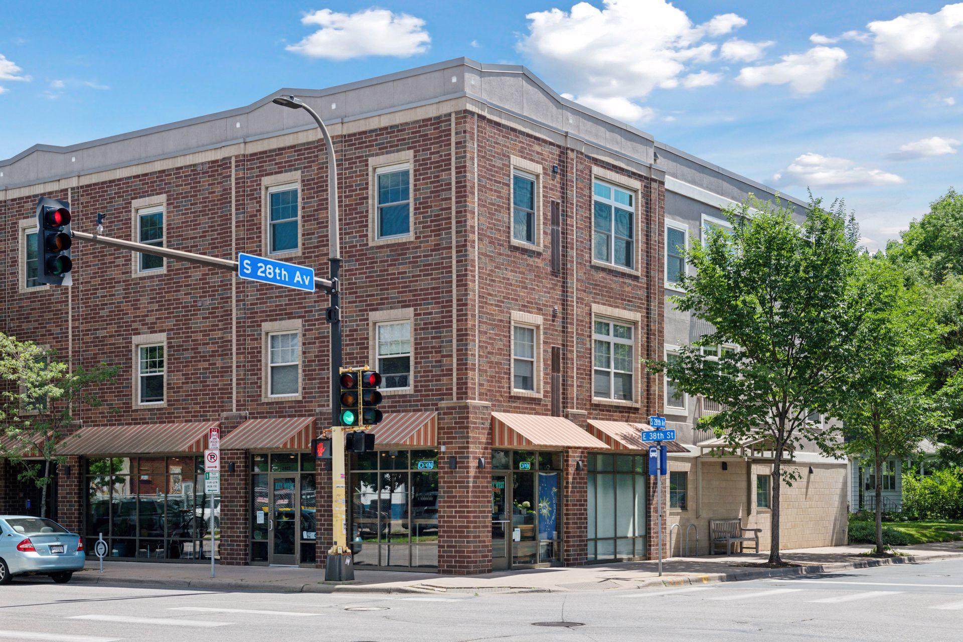 2803 E 38th Street Unit: 204