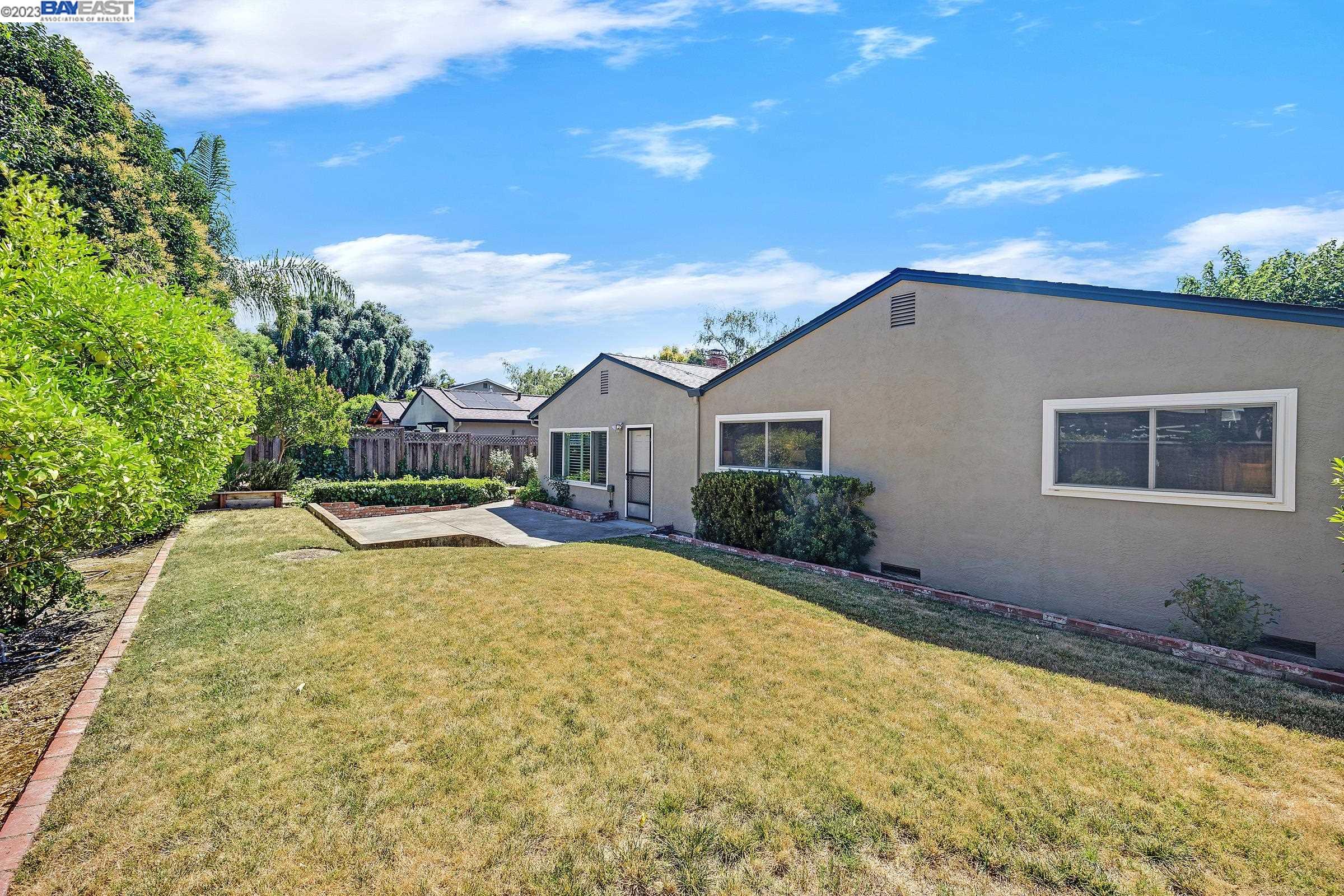 1960 Brooktree Way
