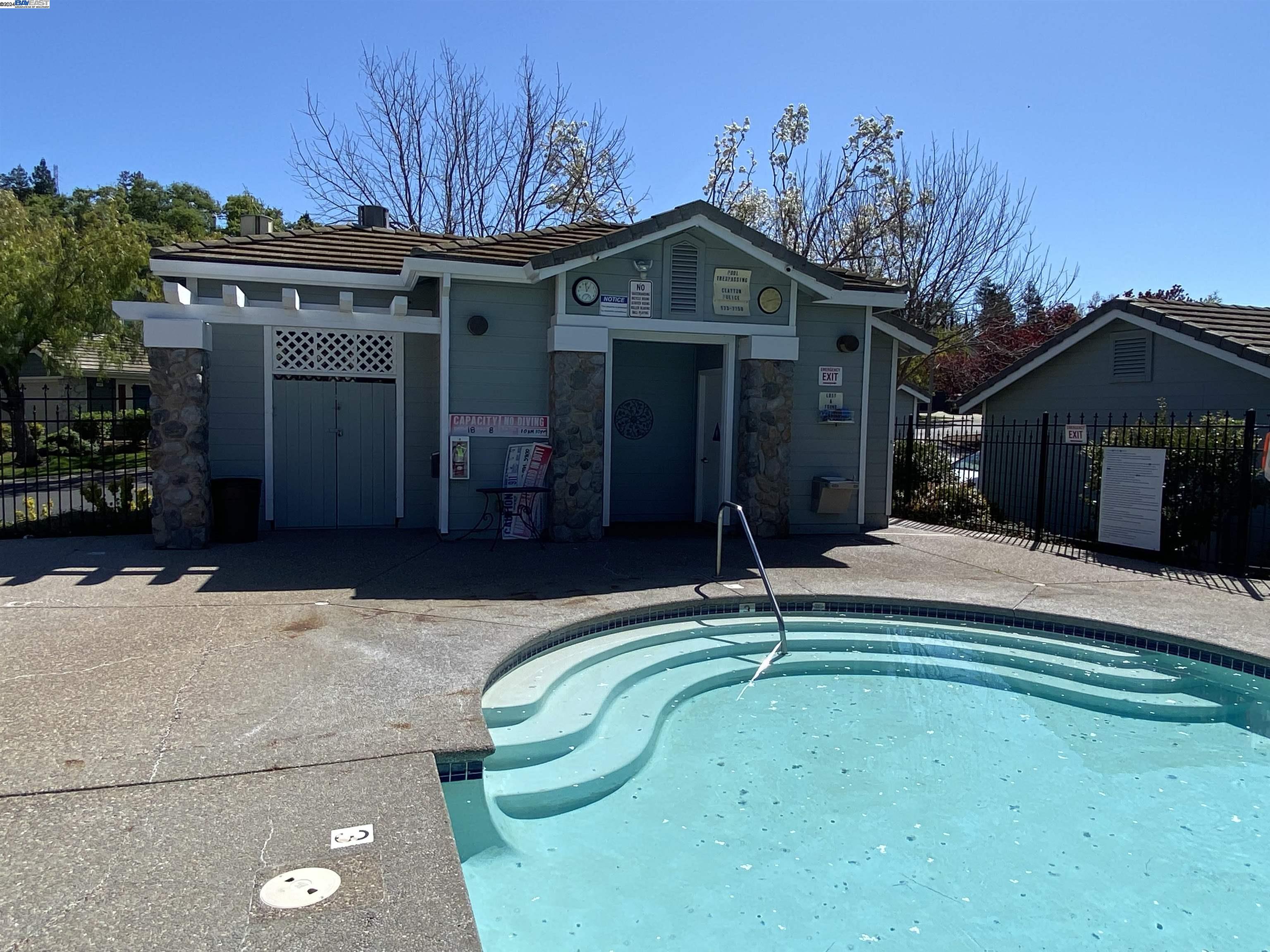 3207 Coyote Cir