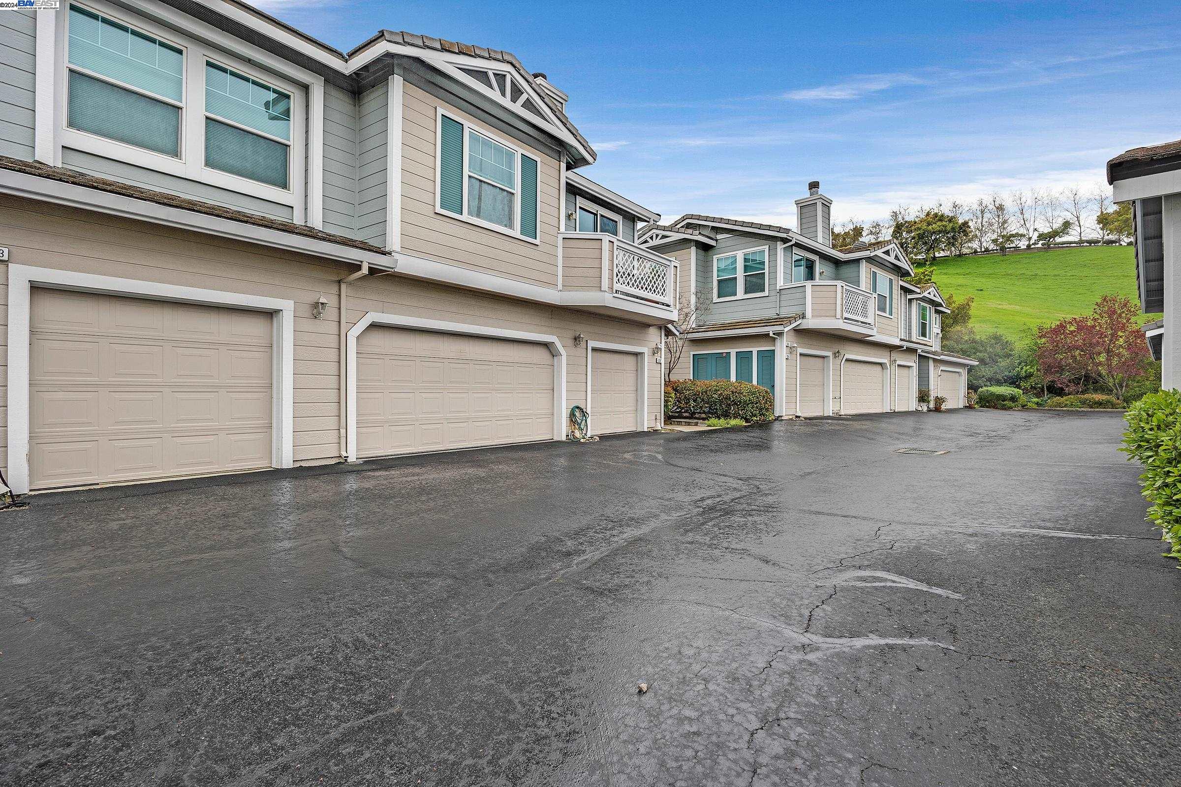 3207 Coyote Cir