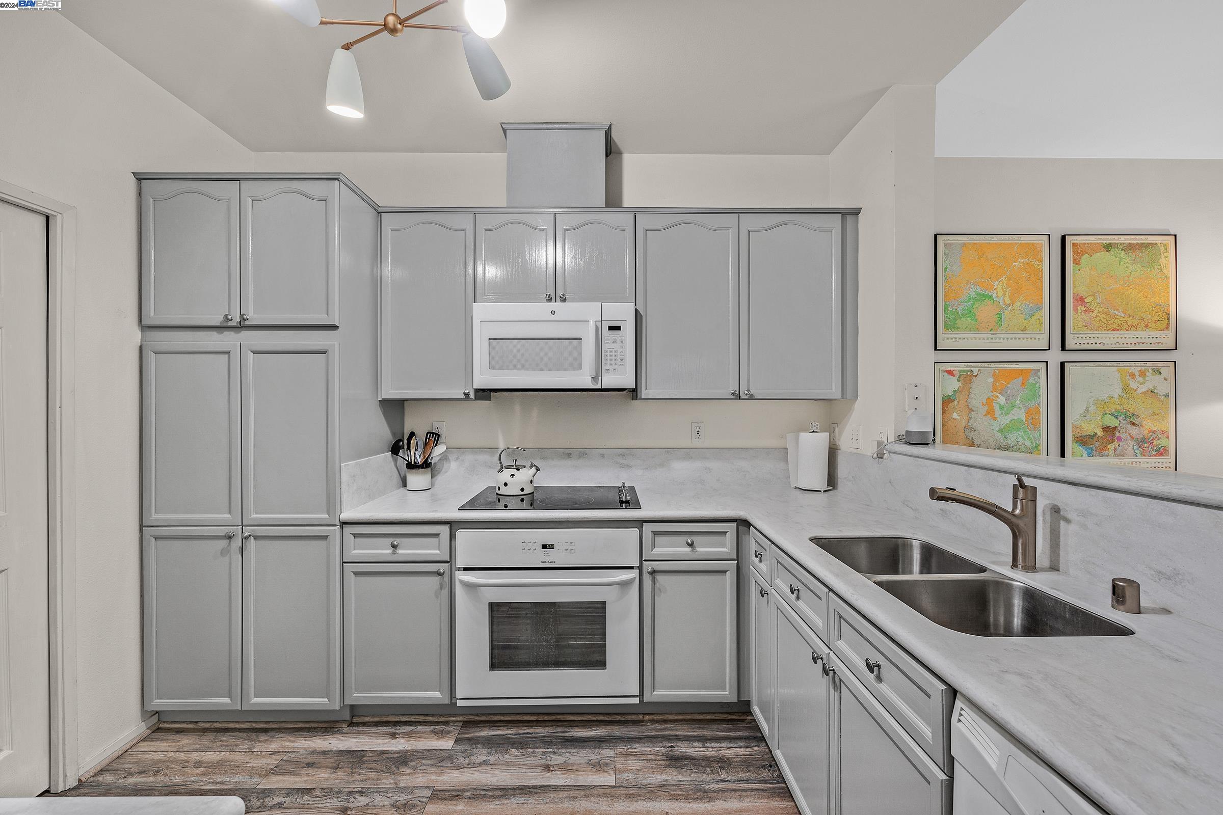 3207 Coyote Cir