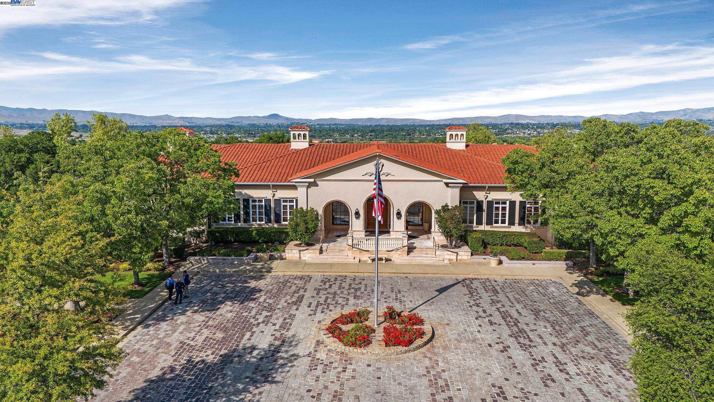 2389 E Ruby Hill Dr