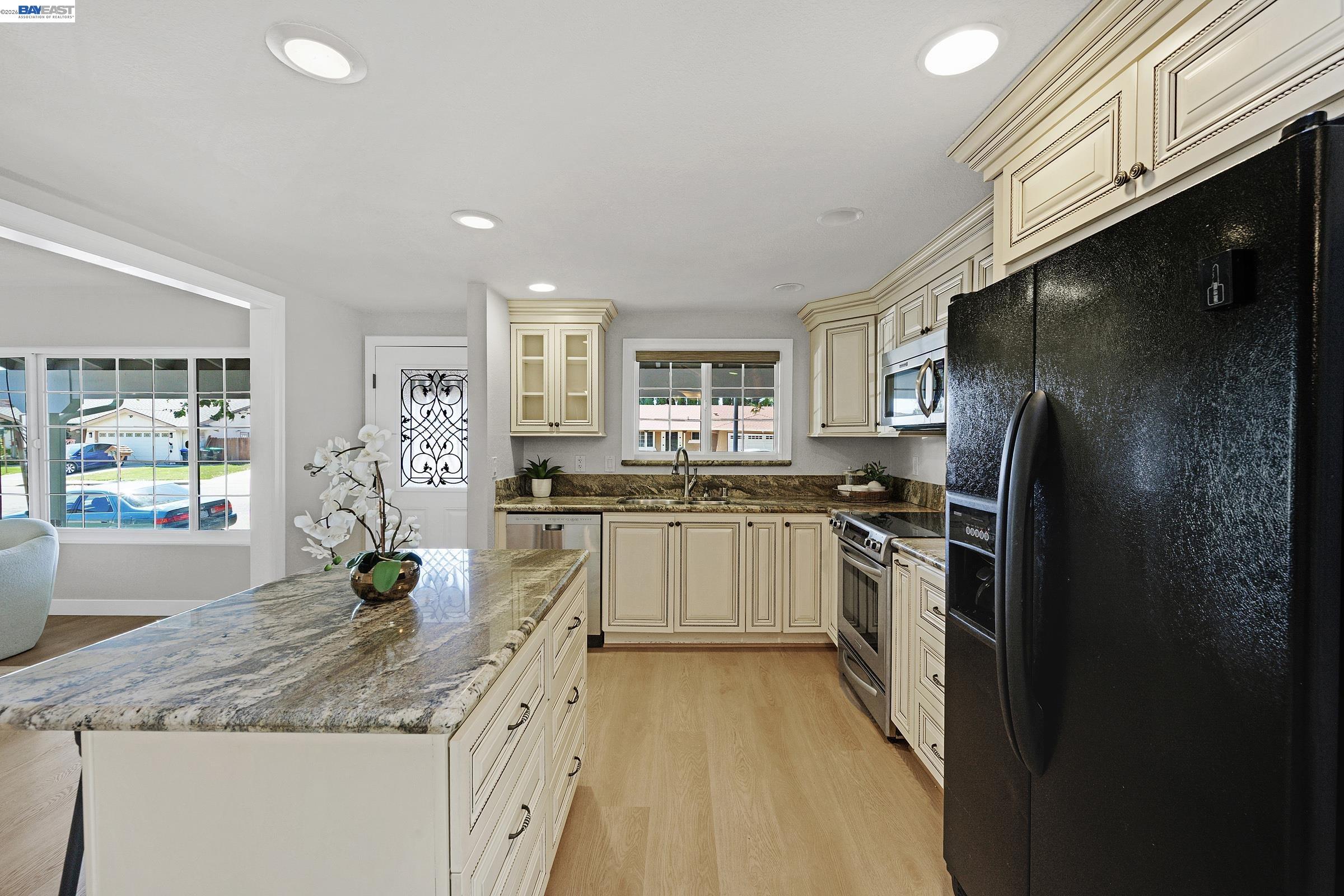 6877 Rayland Ct