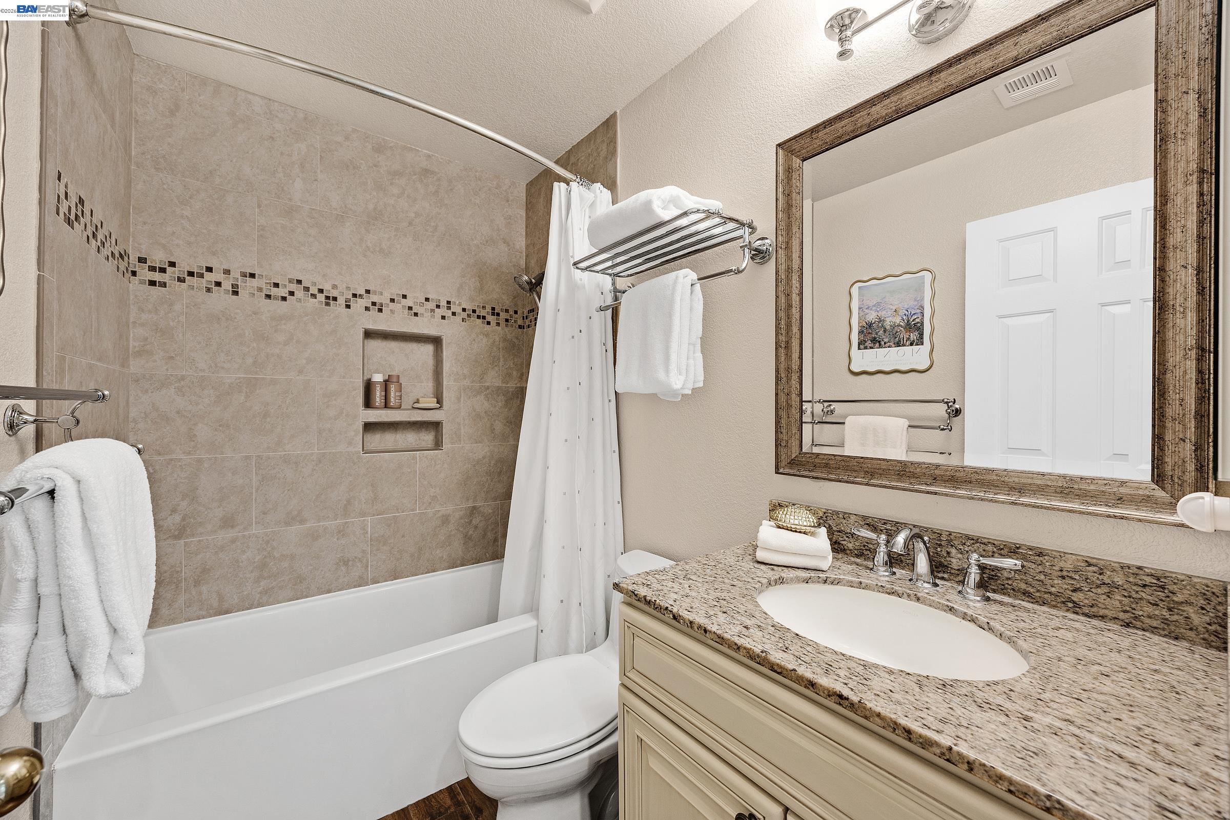 6310 Camino Del Lago