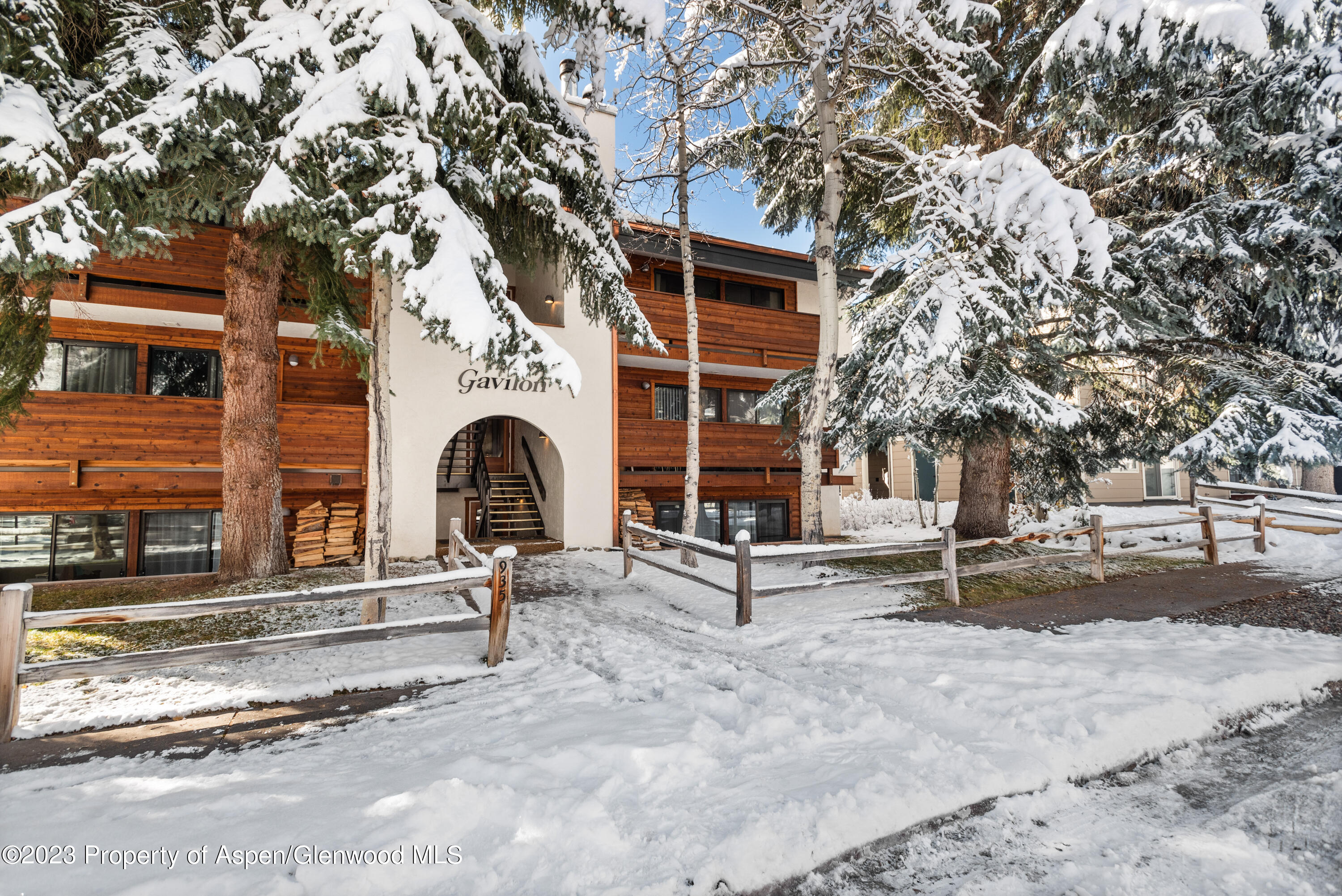 935 E Hopkins Avenue Unit: 1