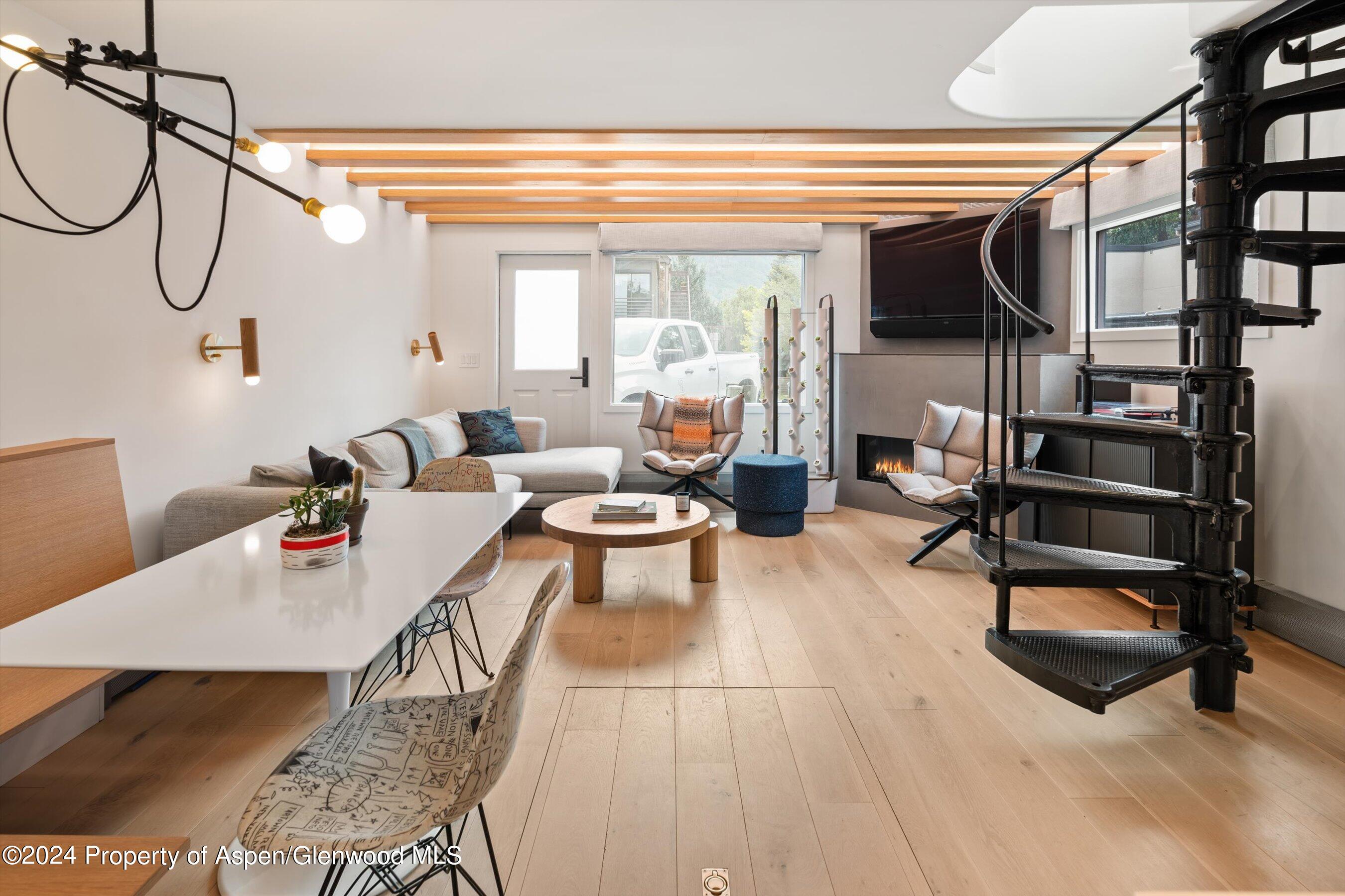 331 W Main Street, Unit B