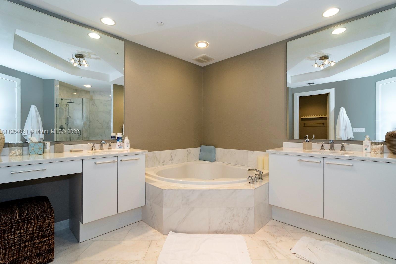 4100 Island Blvd # 704