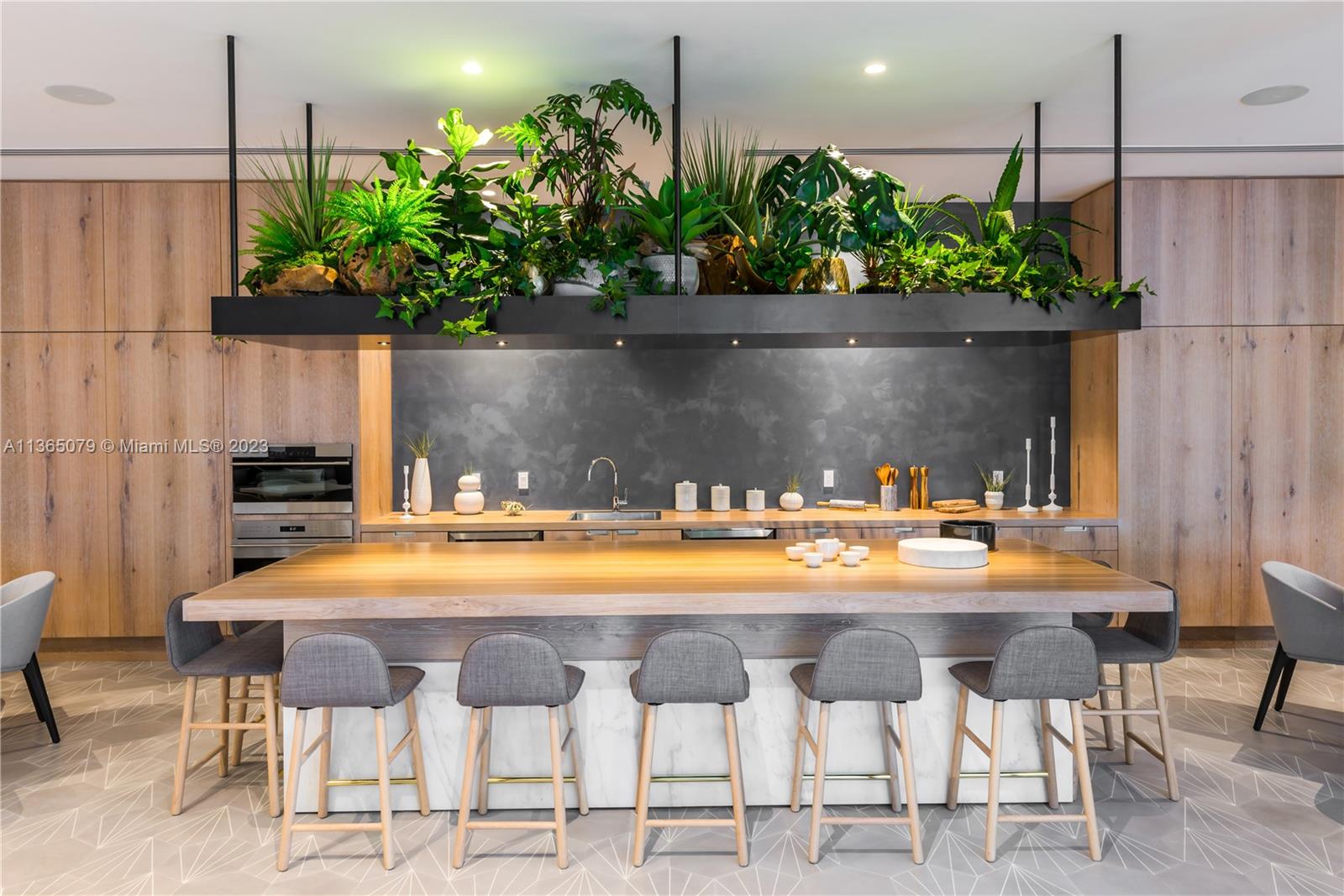 2811 S Bayshore Dr # 15D