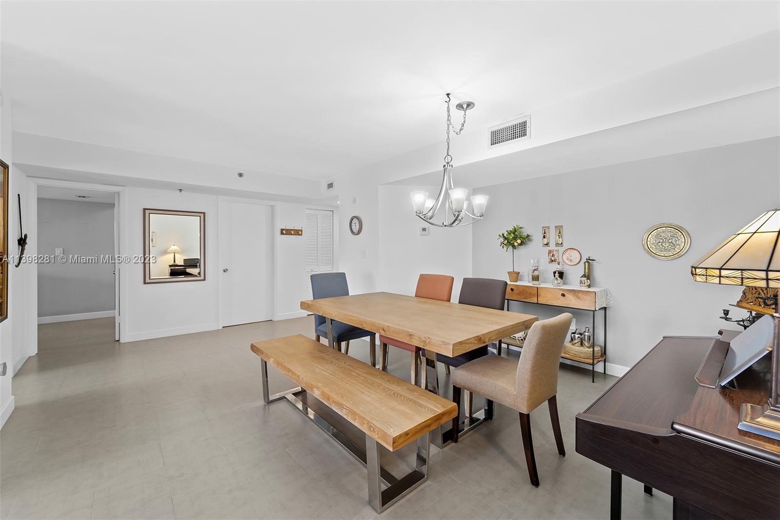 1201 S Ocean Dr # 910S