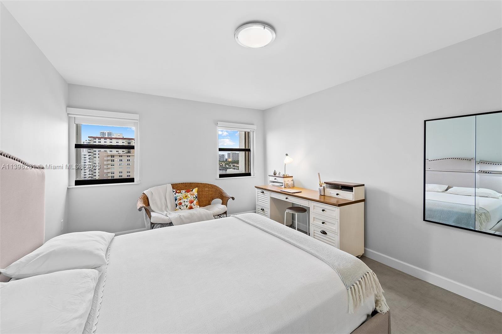 1201 S Ocean Dr # 910S