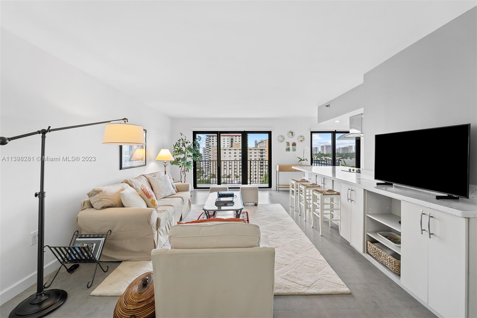 1201 S Ocean Dr # 910S