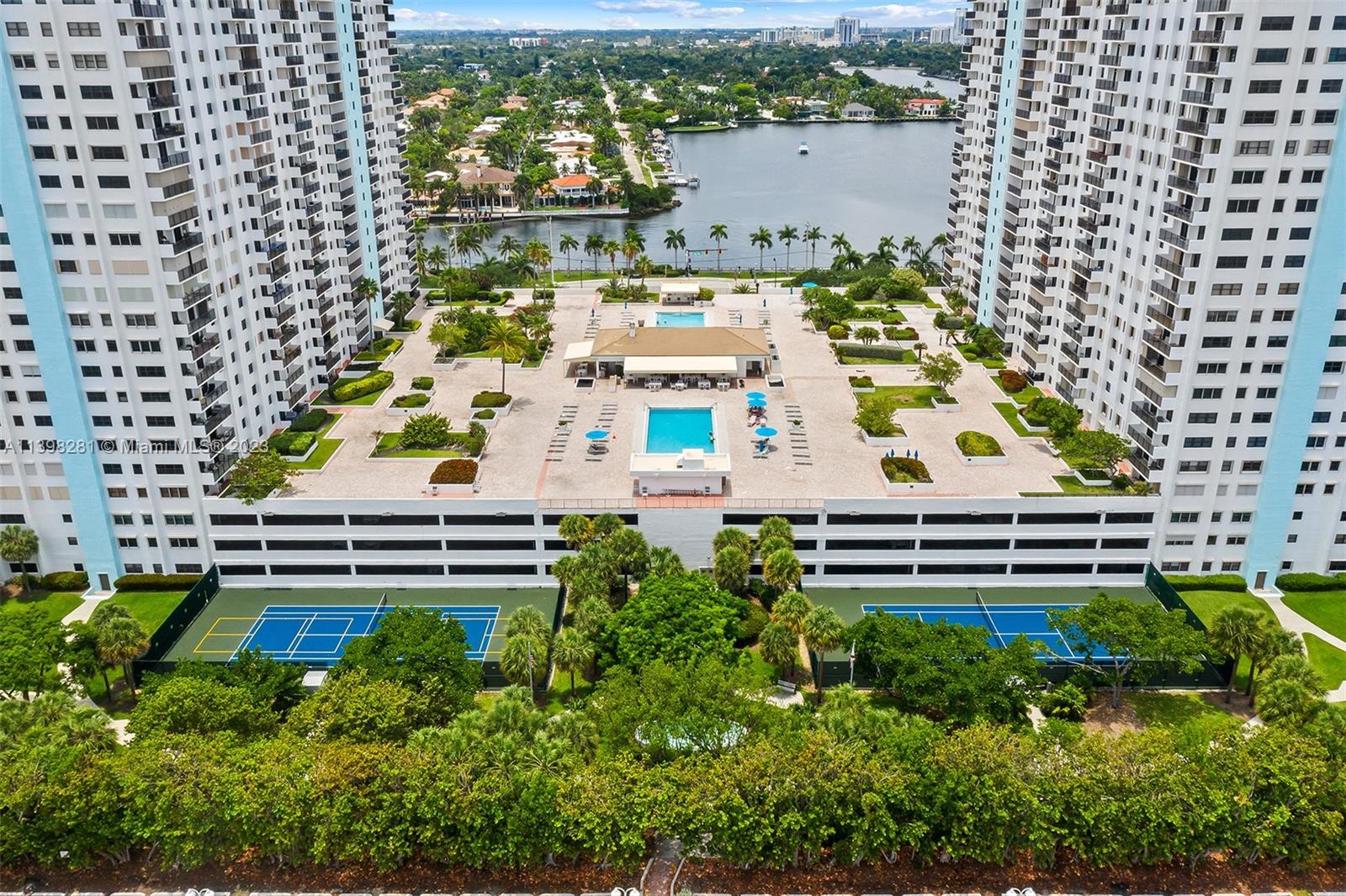 1201 S Ocean Dr # 910S