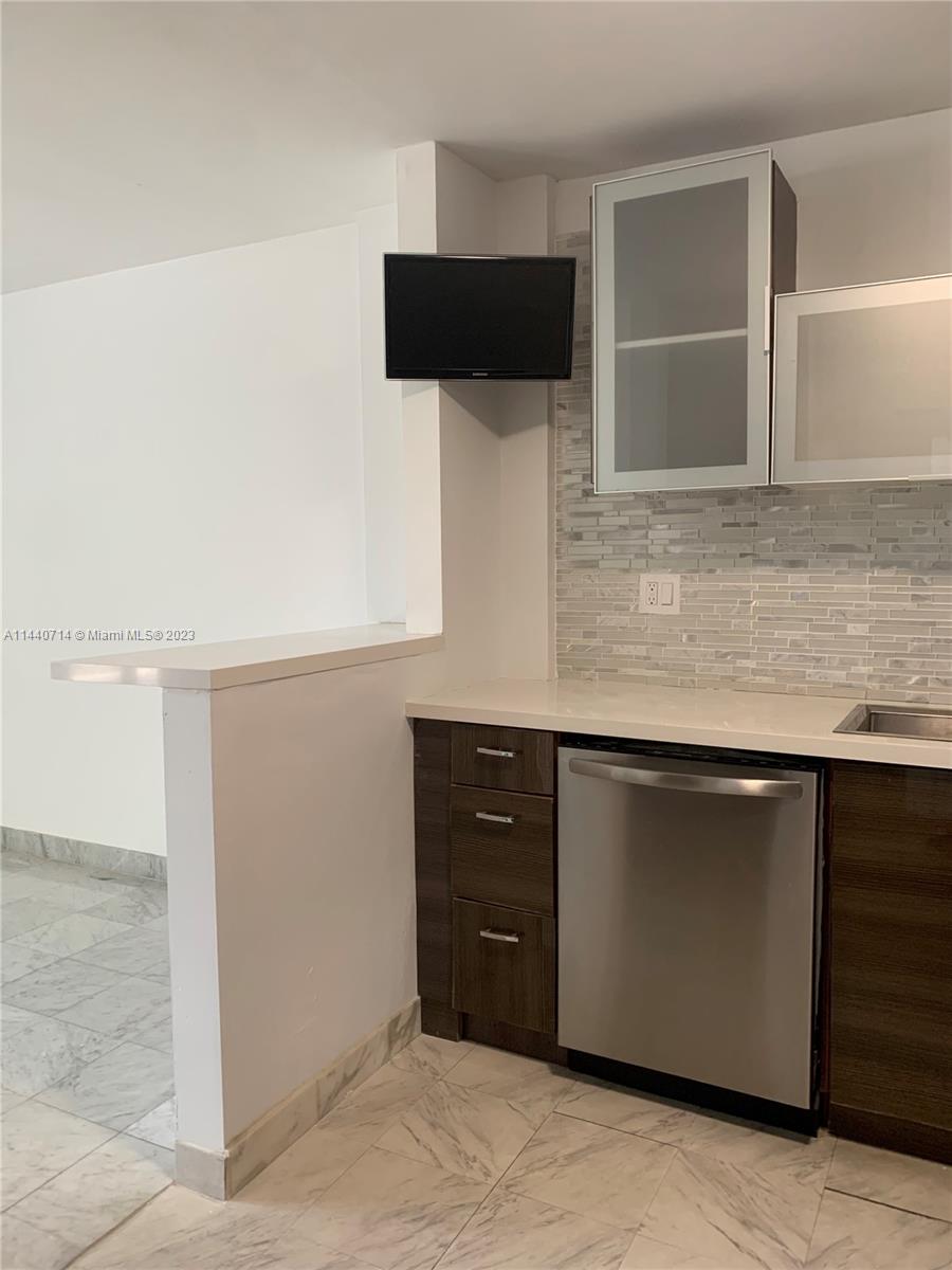 5845 Collins Ave # 101