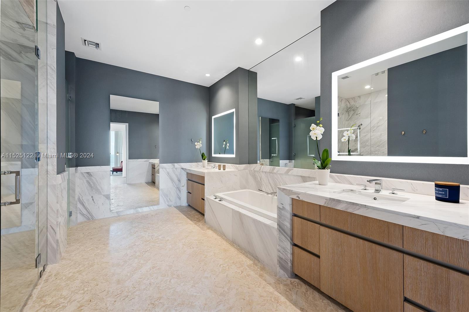 2811 S Bayshore Dr # 15D