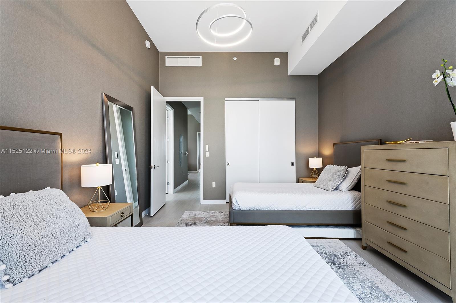 2811 S Bayshore Dr # 15D