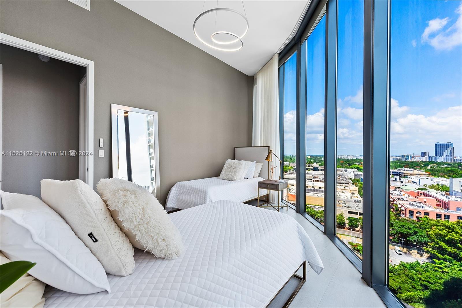 2811 S Bayshore Dr # 15D