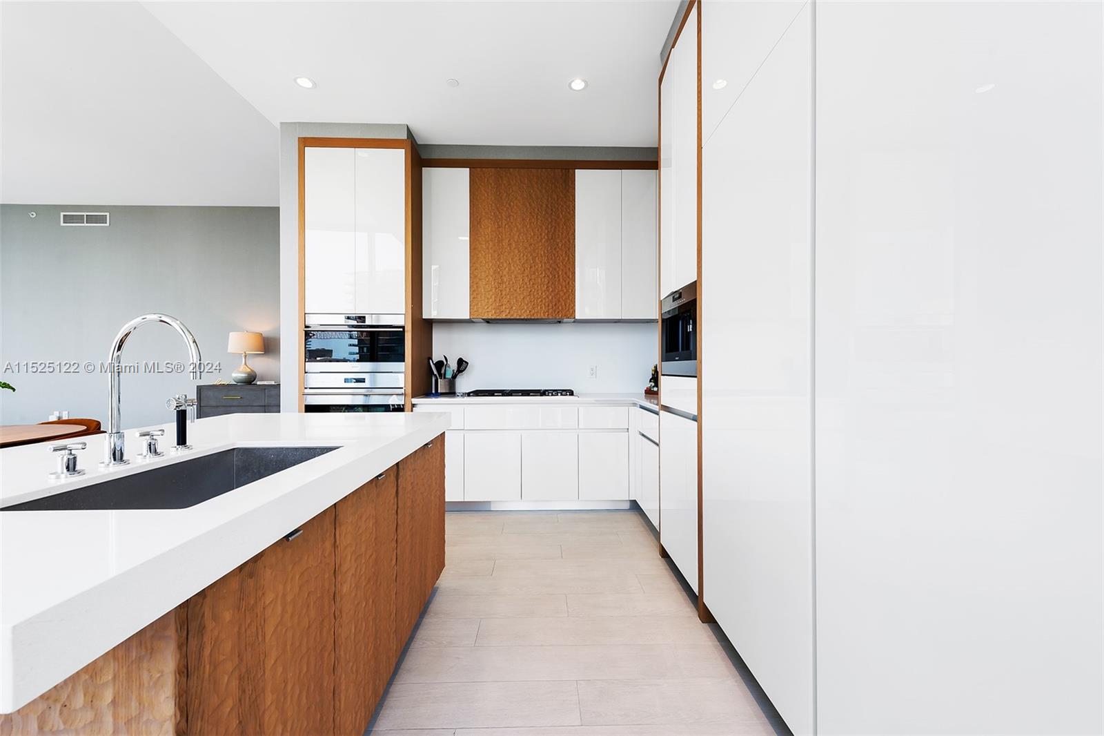 2811 S Bayshore Dr # 15D