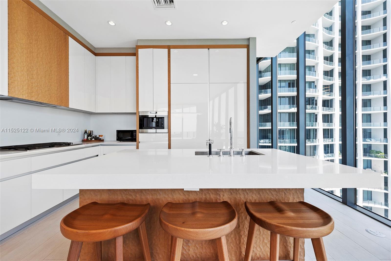 2811 S Bayshore Dr # 15D