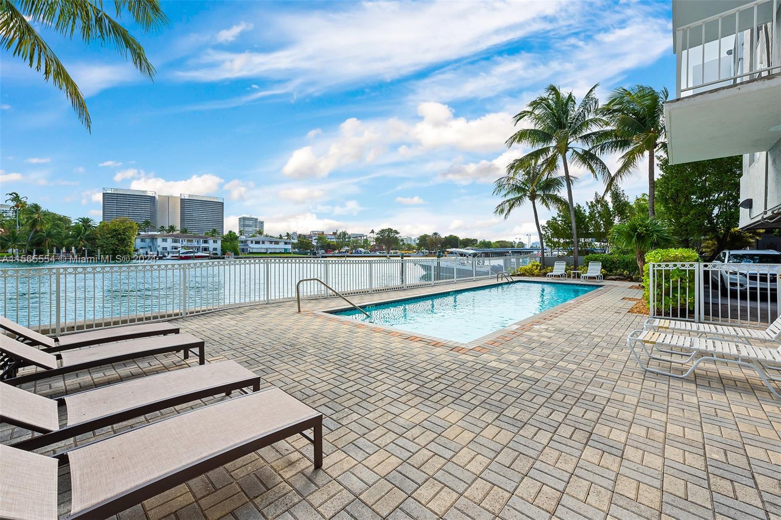 9721 E Bay Harbor Dr # 4C