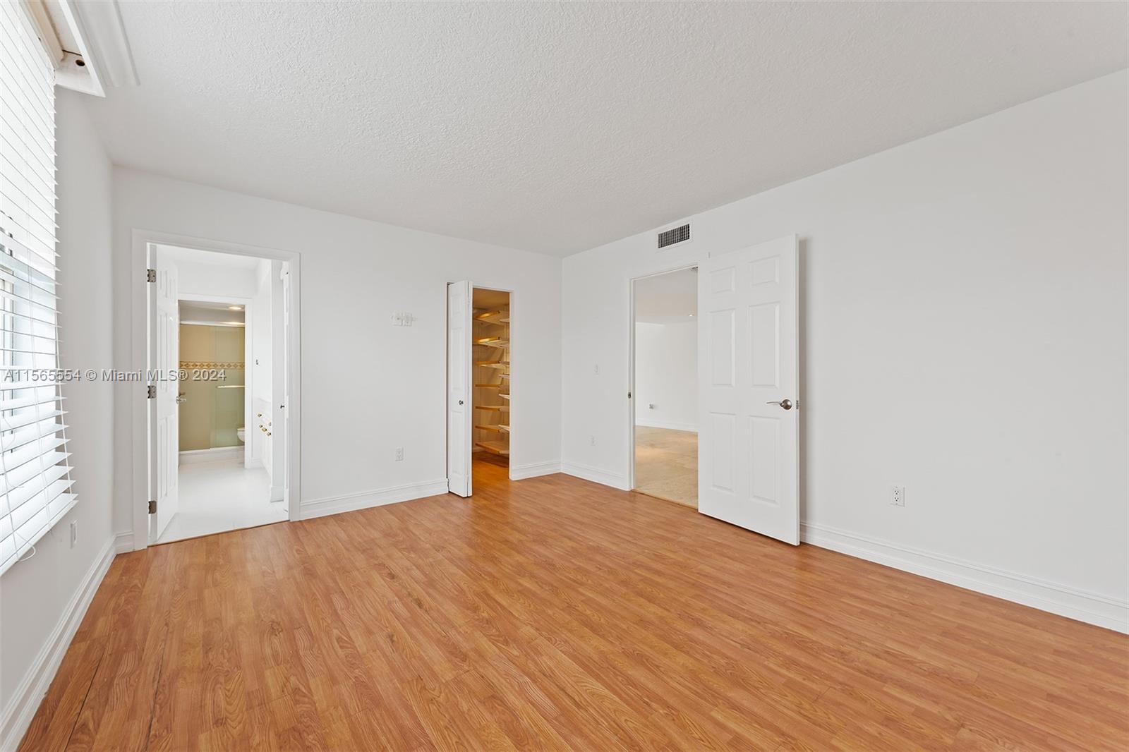 9721 E Bay Harbor Dr # 4C