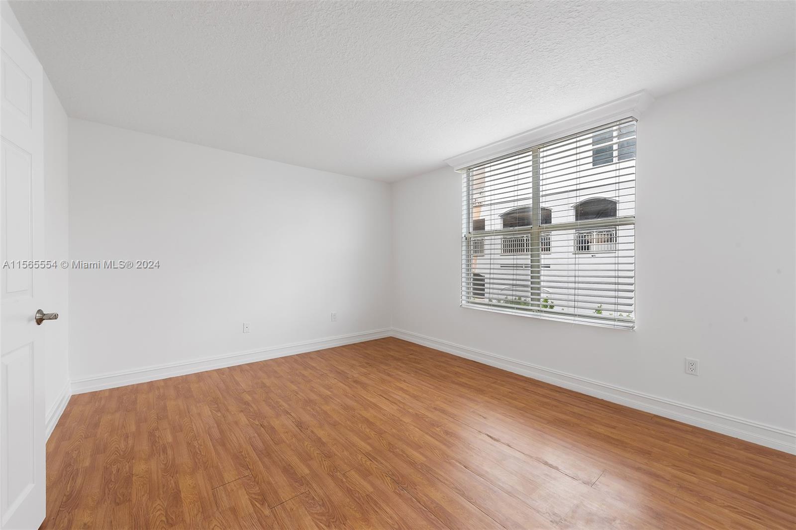 9721 E Bay Harbor Dr # 4C