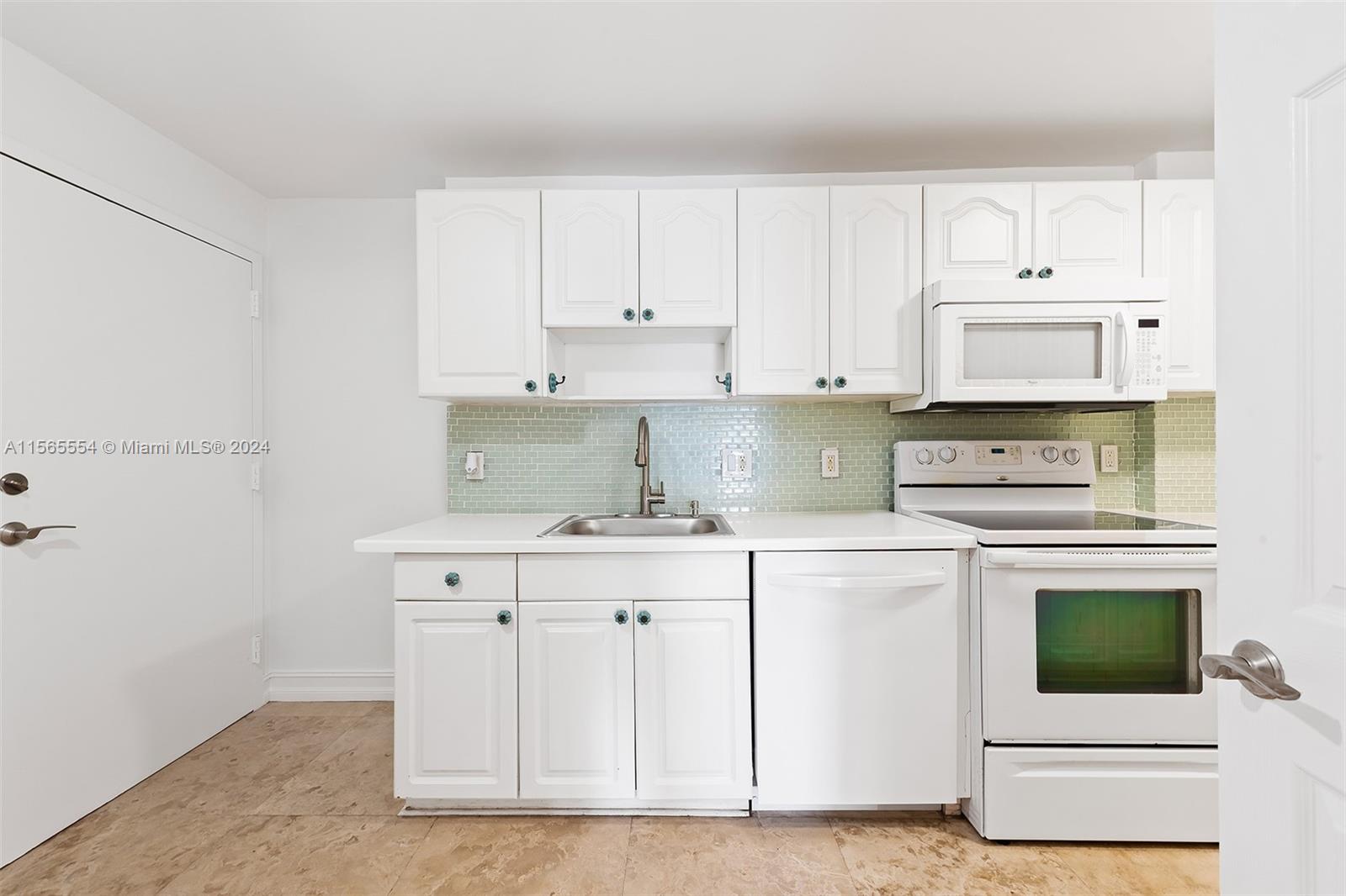 9721 E Bay Harbor Dr # 4C