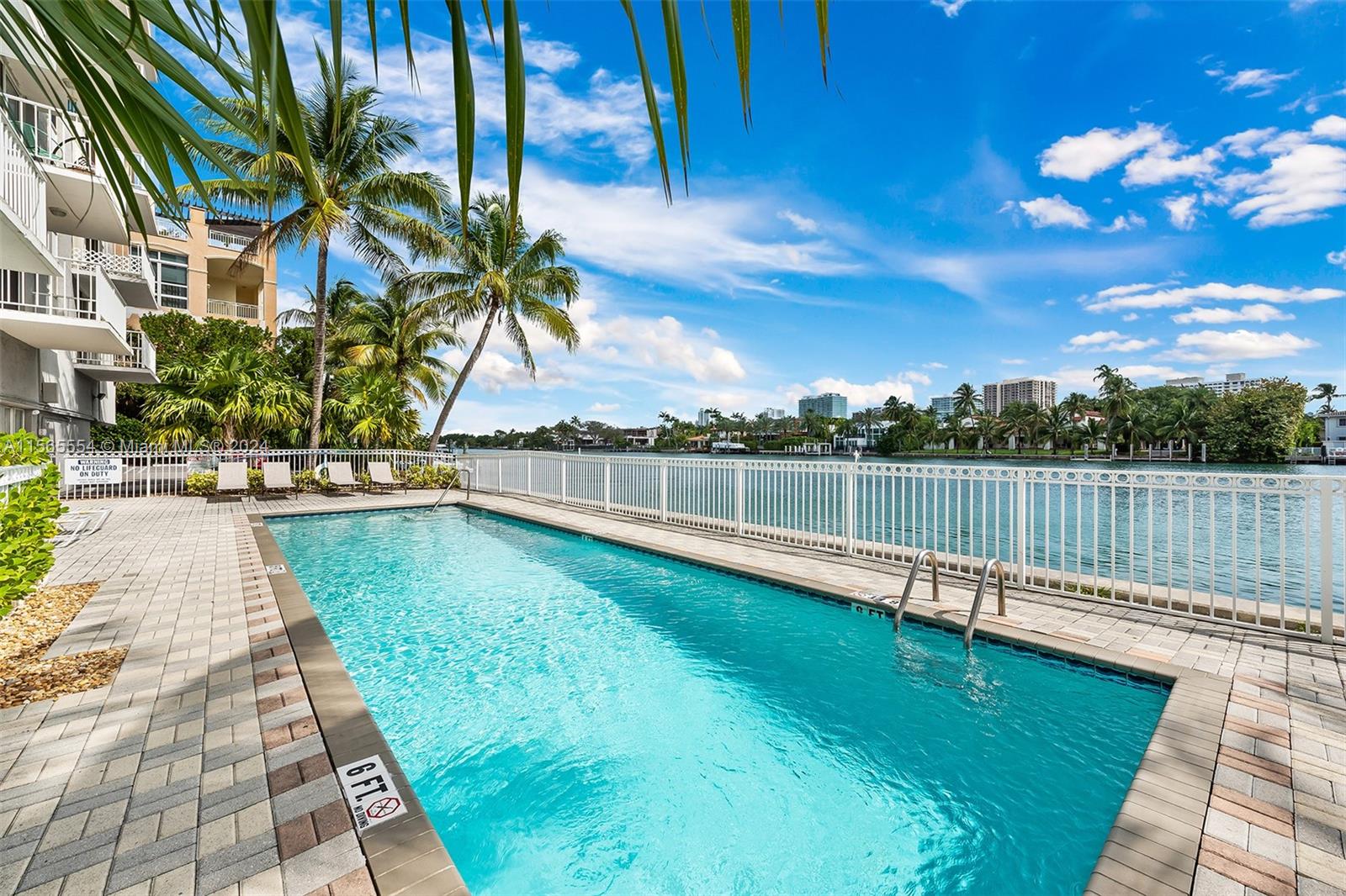 9721 E Bay Harbor Dr # 4C