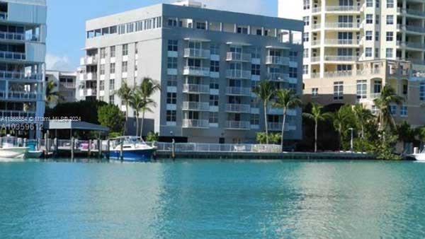 9721 E Bay Harbor Dr # 4C