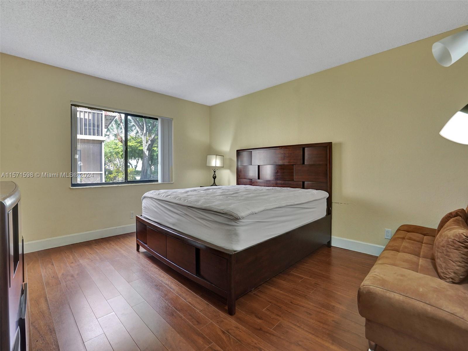 158 Lakeview Dr # 103