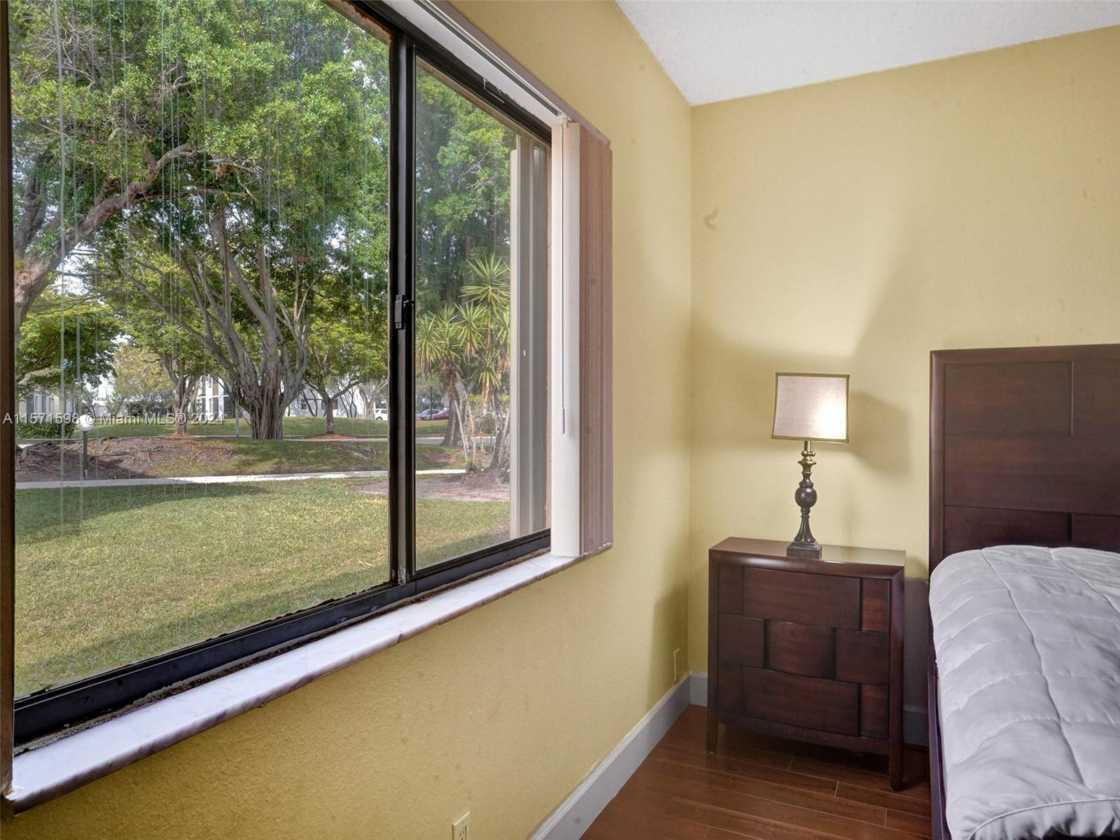 158 Lakeview Dr # 103