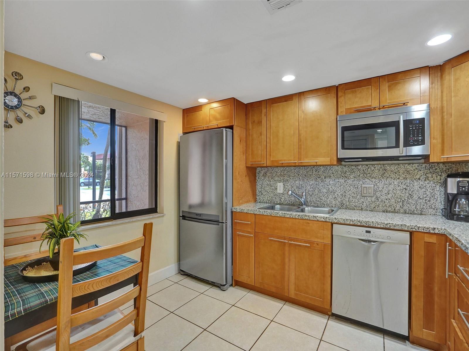 158 Lakeview Dr # 103