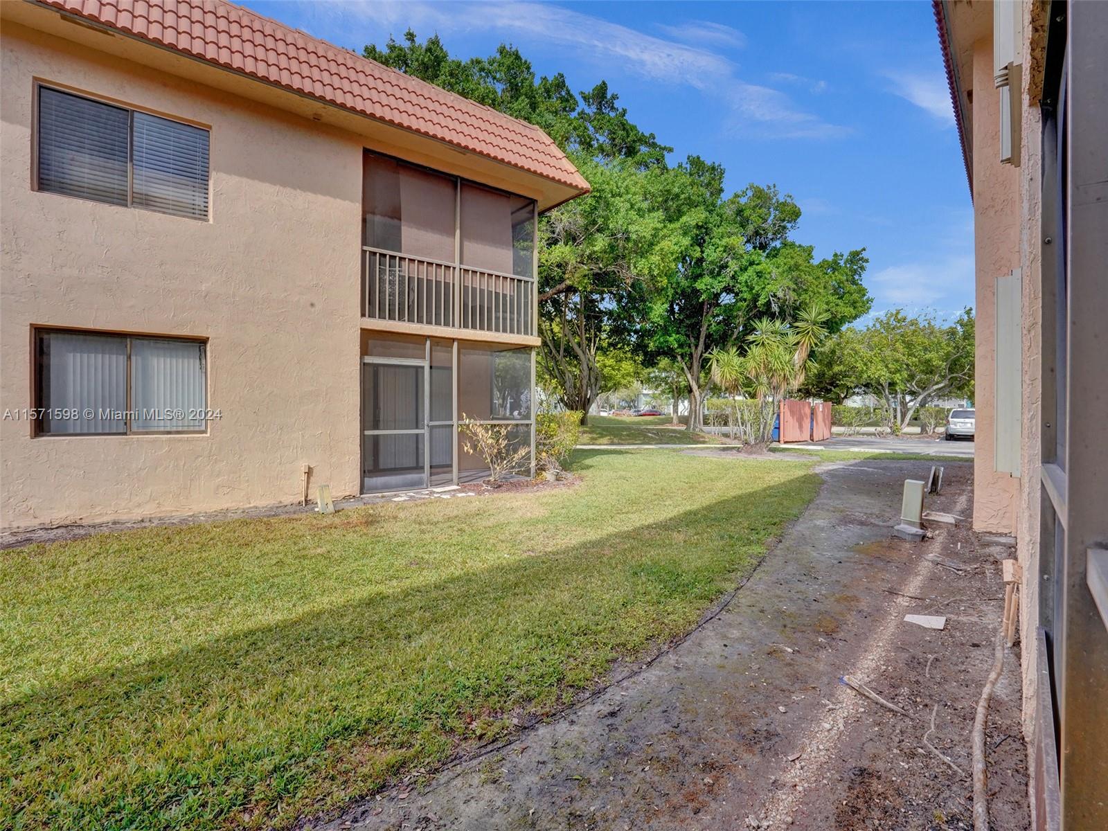 158 Lakeview Dr # 103