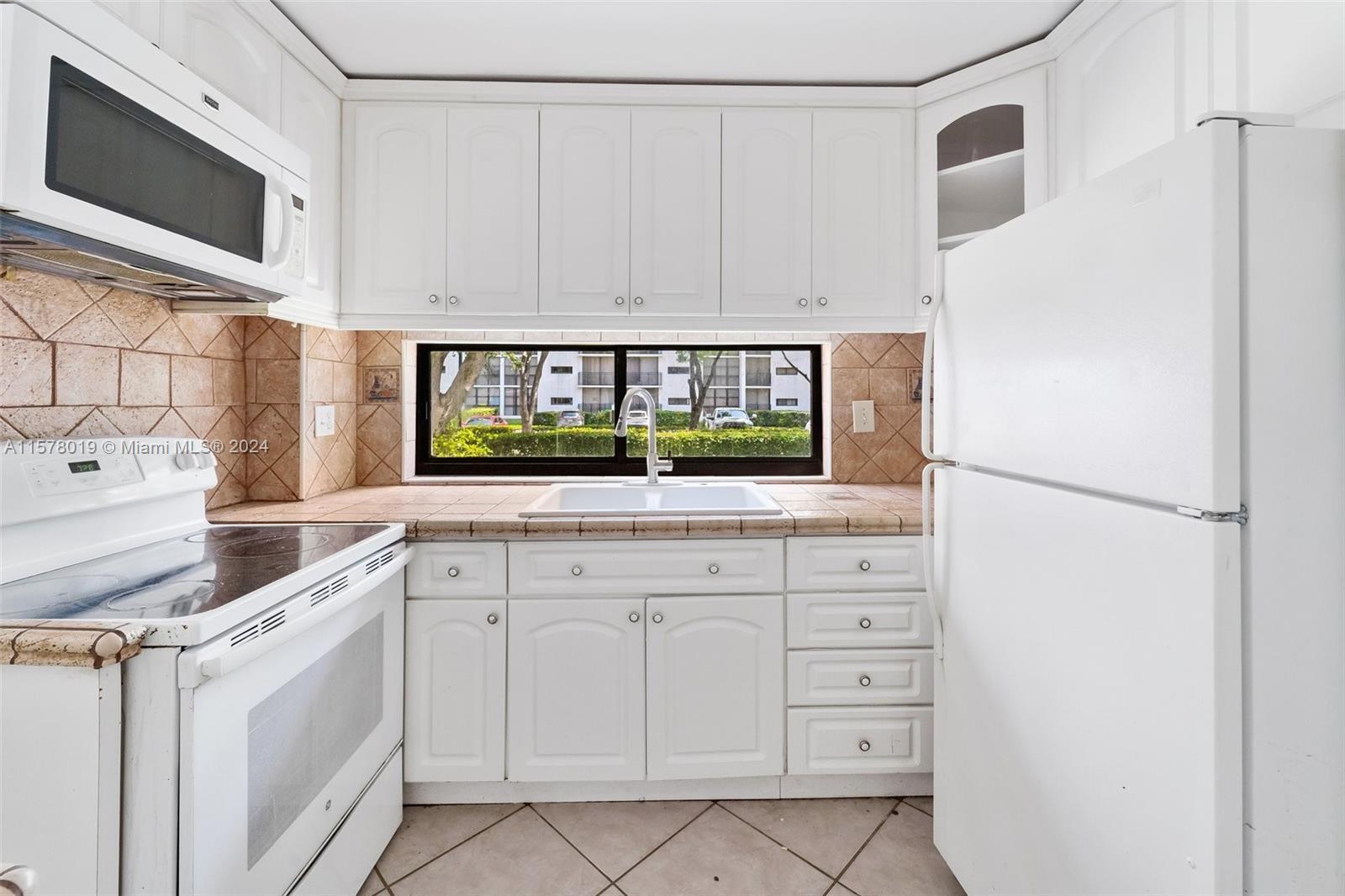 16919 N Bay Rd # 115