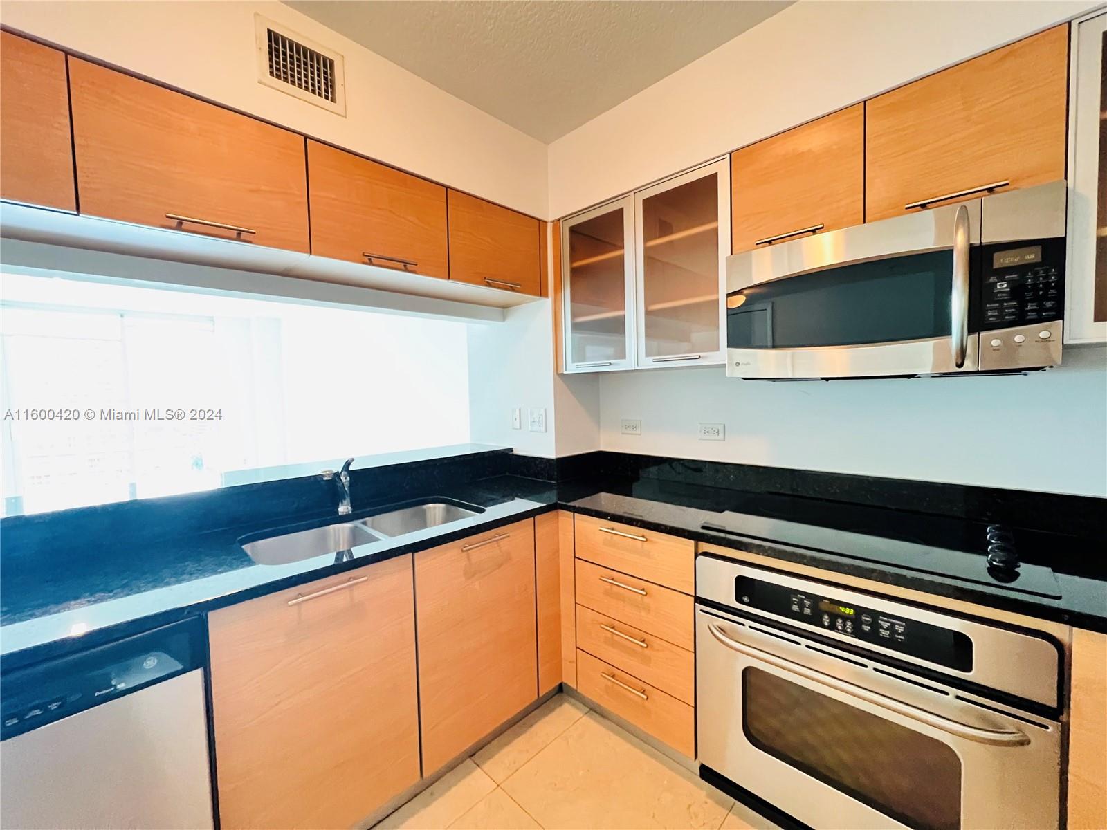 31 SE 5th St # 1805
