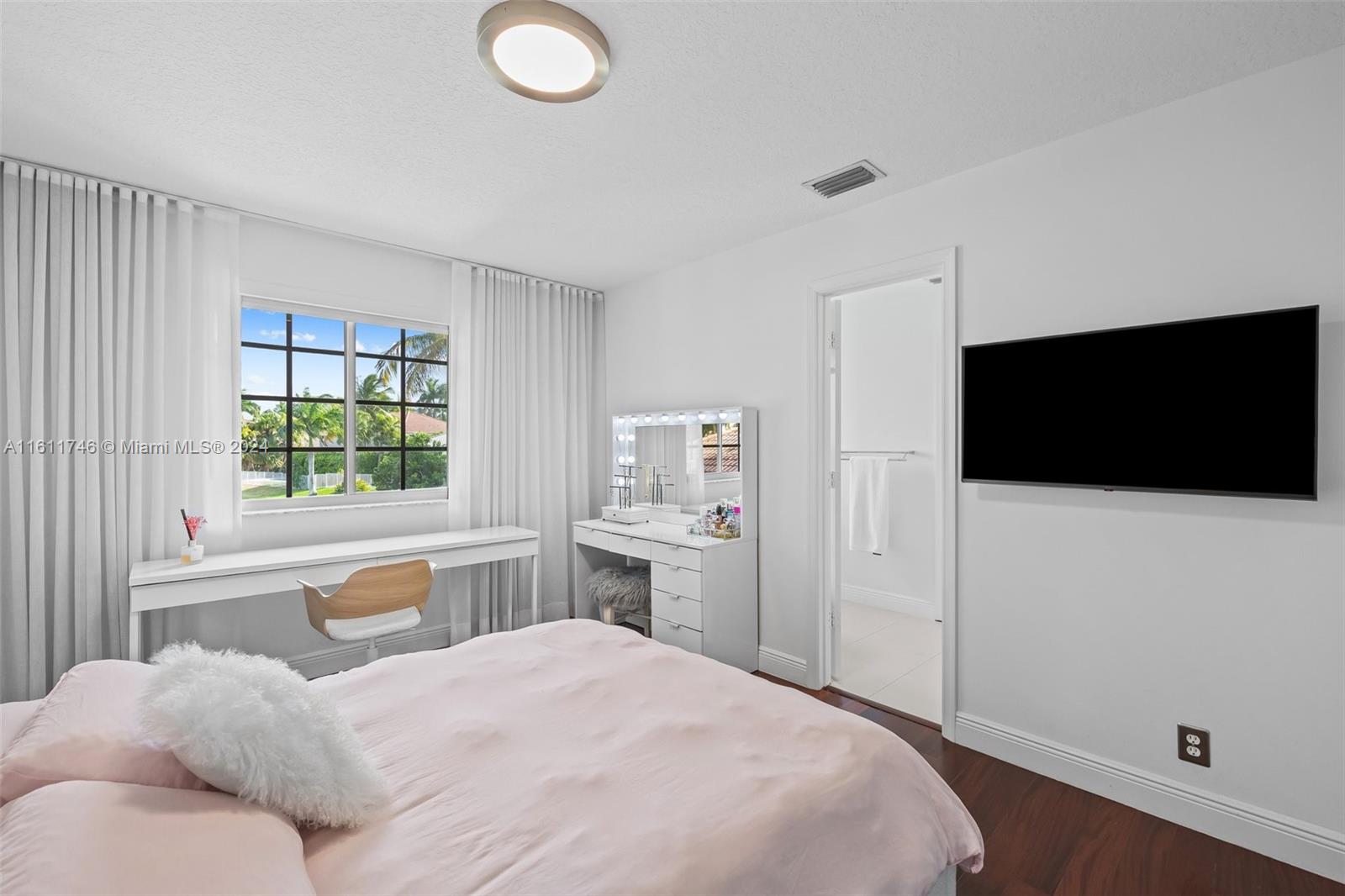 2449 Greenbrier Ct