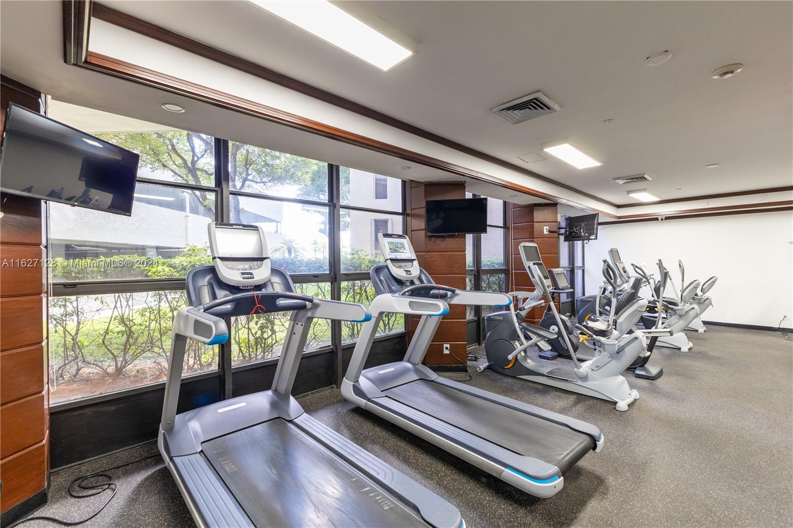 18181 NE 31st Ct # 304