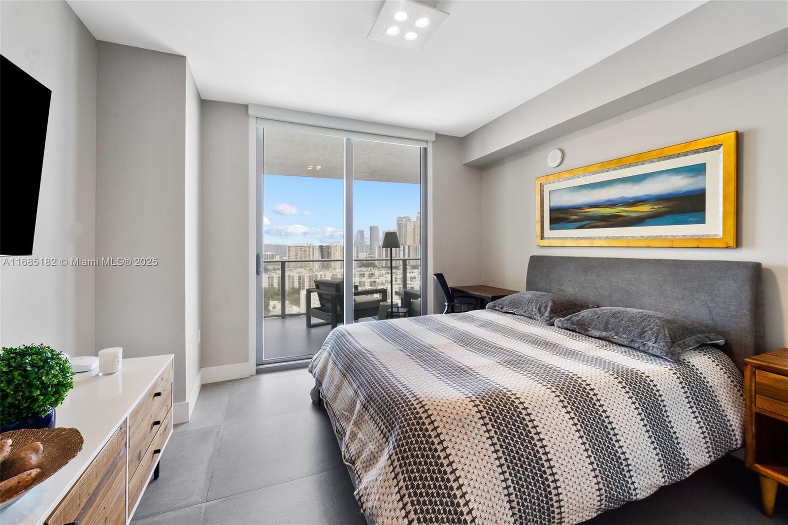 330 Sunny Isles Blvd # 1907 Unit: 5-1907