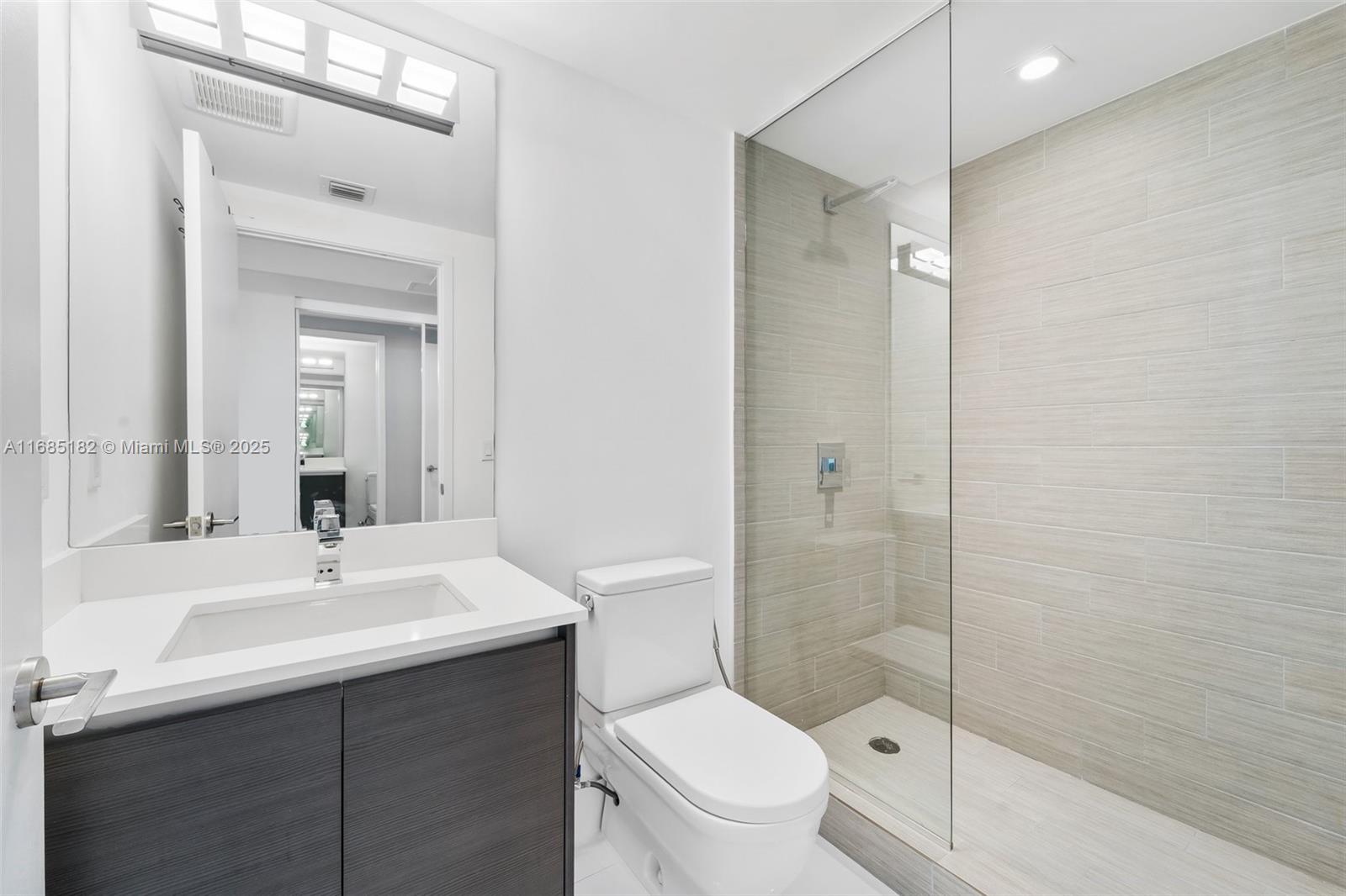 330 Sunny Isles Blvd # 1907 Unit: 5-1907