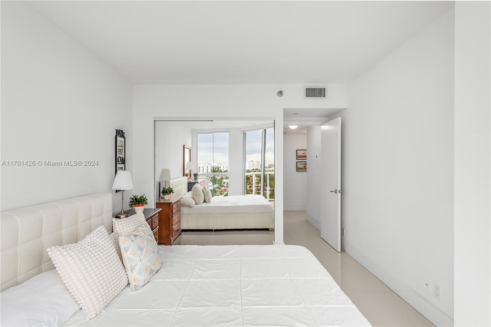 3640 Yacht Club Dr # 1003