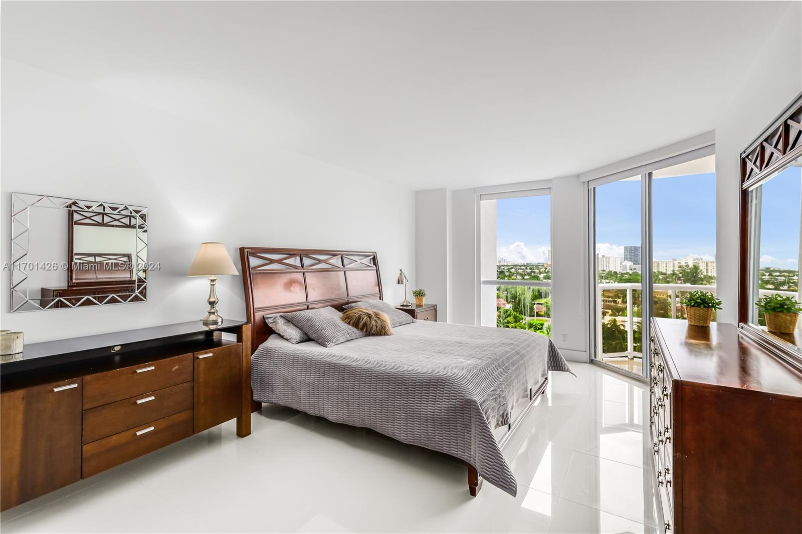 3640 Yacht Club Dr # 1003