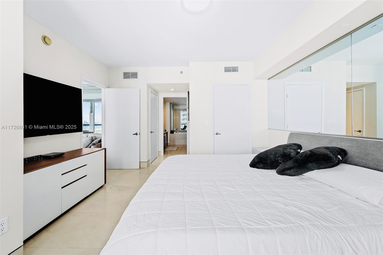 495 Brickell Ave # 2904