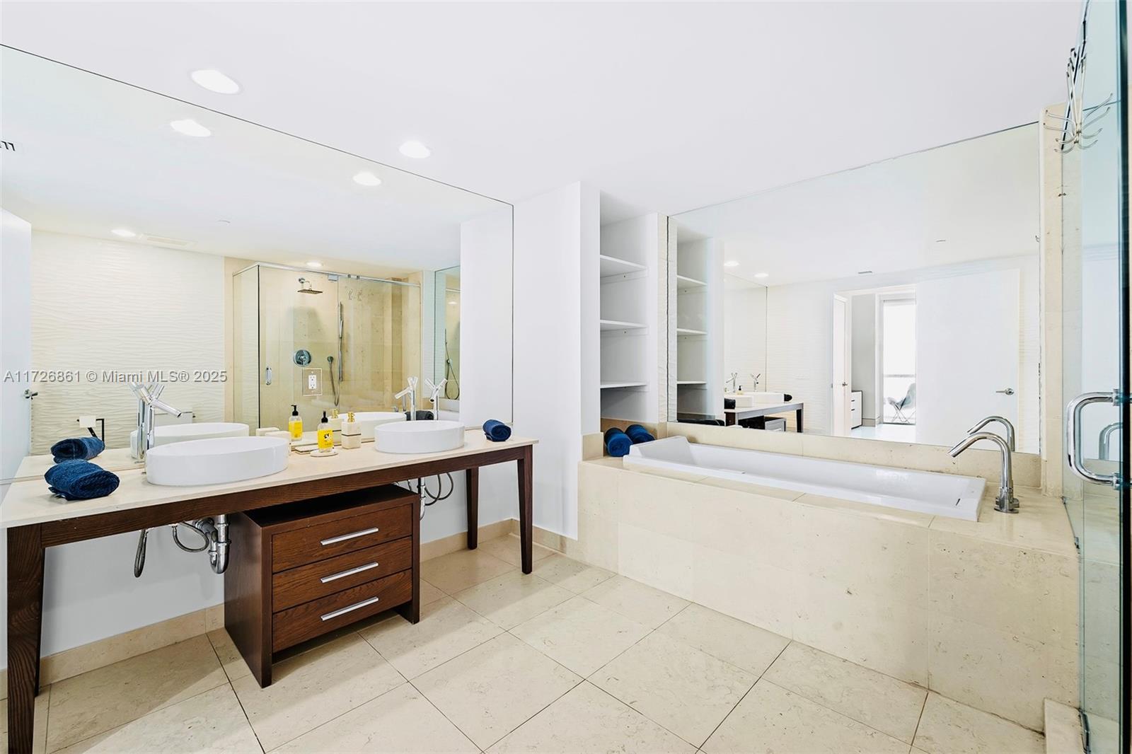 495 Brickell Ave # 2904