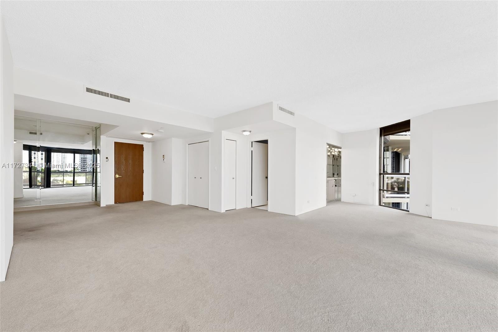 20191 E Country Club Dr # 504