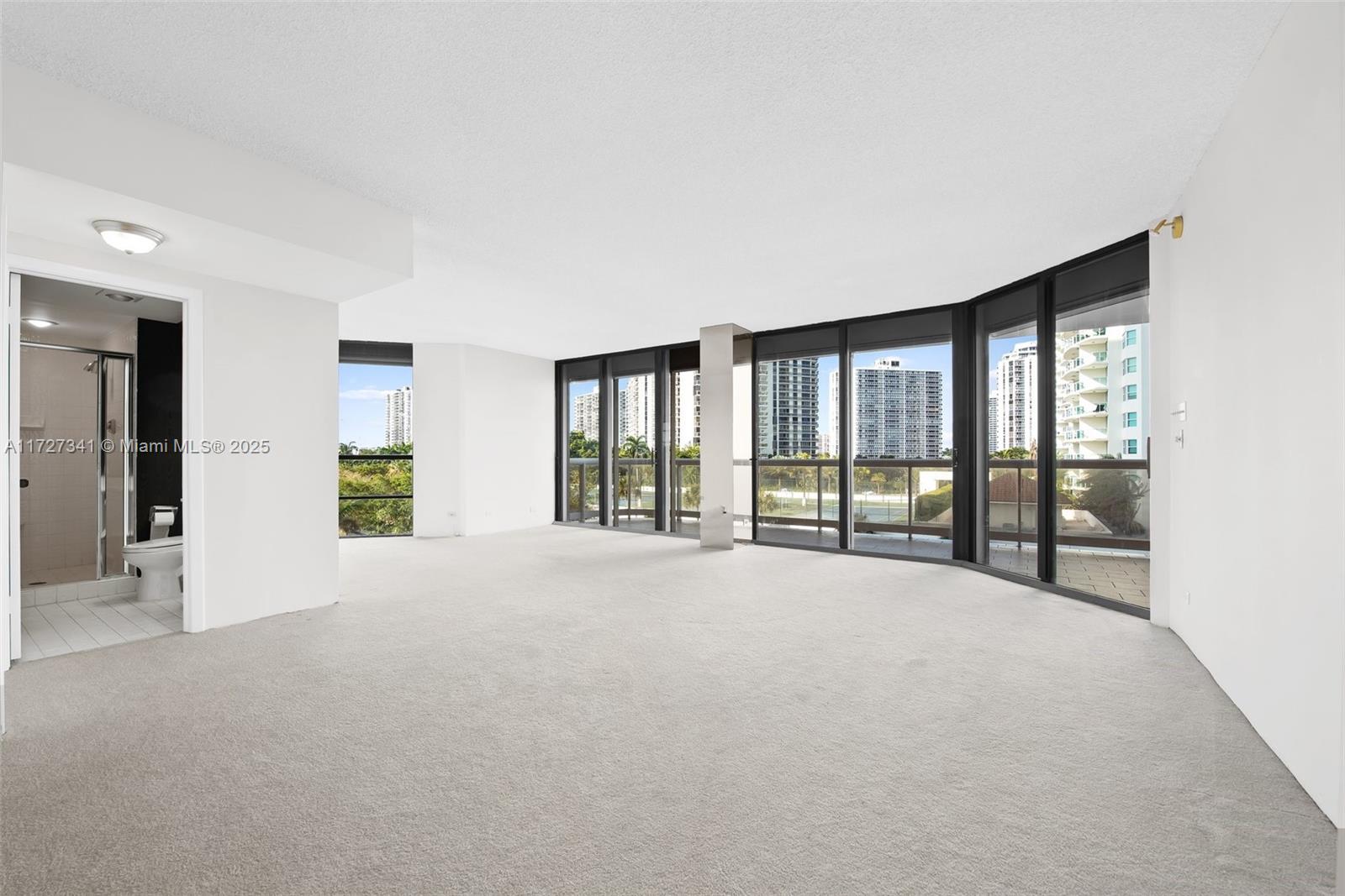 20191 E Country Club Dr # 504